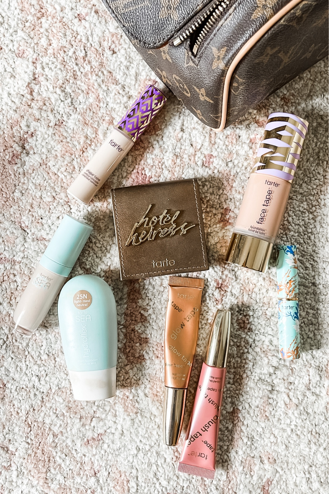 my quick everyday makeup routine💄 most of my go-to products that I use are from @tartecosmetics 💜 Tarte is having a members only sale right now (it’s free to sign-up) 🙌🏻 25% off everything! 

all the products that I use are linked in my @shop.ltk - click the link in my bio!

.
.
.

#tartecosmetics #everydaymakeup #makeuproutine #5minutemakeuproutine #beautytips #beautyblogger #styleblogger #mystyle #duringtheweek #workdaystyle #nyblogger #newenglandblogger #trending #fullcoveragefoundation #lipstick #bronzedbabe #glowy 

#LTKsalealert #LTKbeauty #LTKstyletip