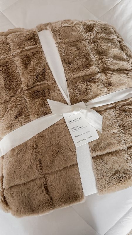 SALE🤩 Solurge but 100% worth it😍
Front is made of 100% polyester faux fur.
Reverses to 100% polyester velboa for a soft touch. Pottery barn home decor
Faux fur
Blanket , super soft blanket, queen blanket, king blankett

#LTKhome #LTKbeauty