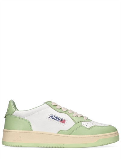 Autry - Baskets basses bicolores medalist 35 mm - Lime/White | Luisaviaroma | Luisaviaroma