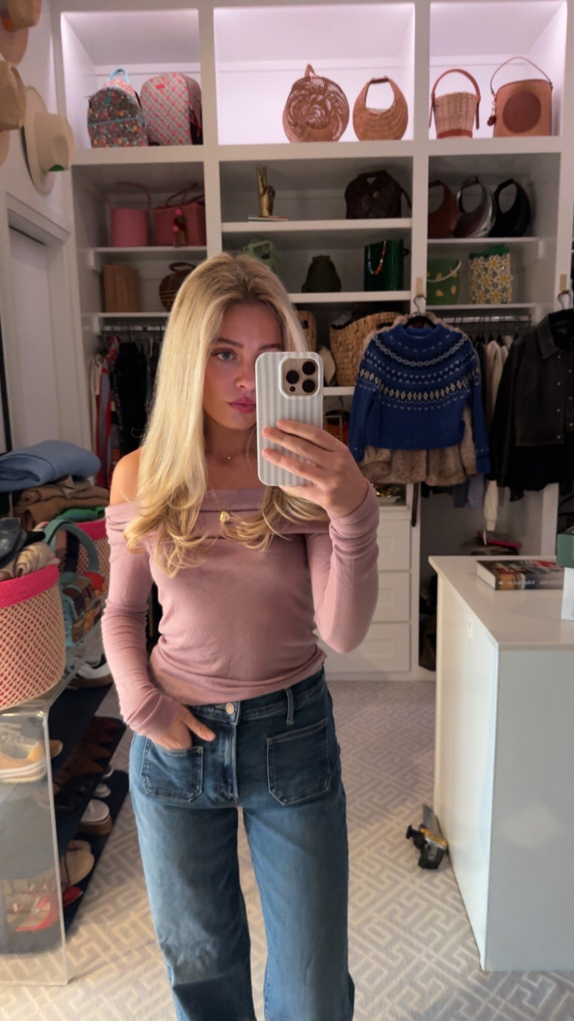 Shirt - 2xs 
Jeans - 25


#LTKootd #LTKHoliday #LTKGiftGuide