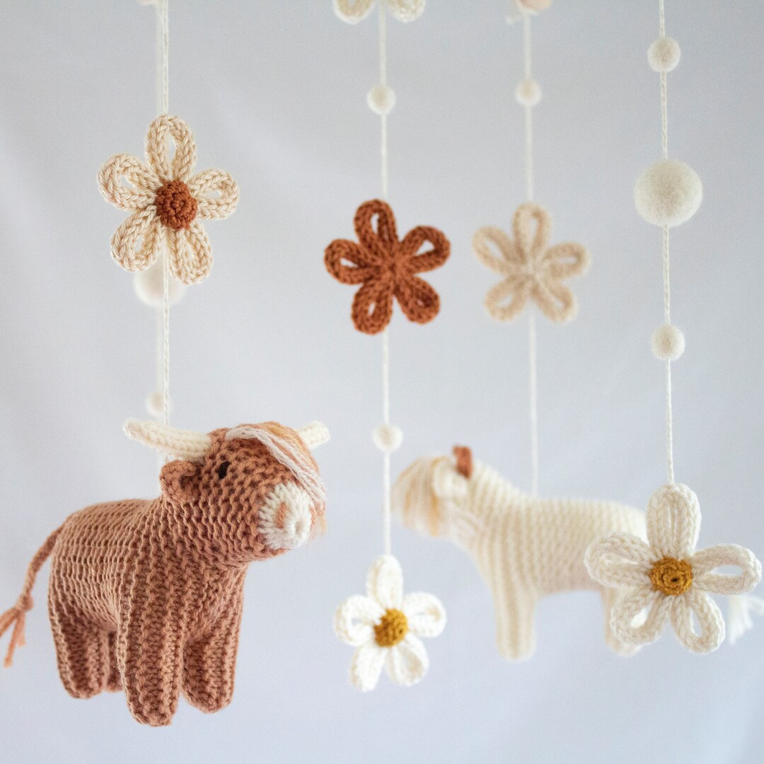 Cows & Daisies nursery mobile - Highland cattle baby mobile - baby girl gift - ranch animals deco... | Etsy (US)