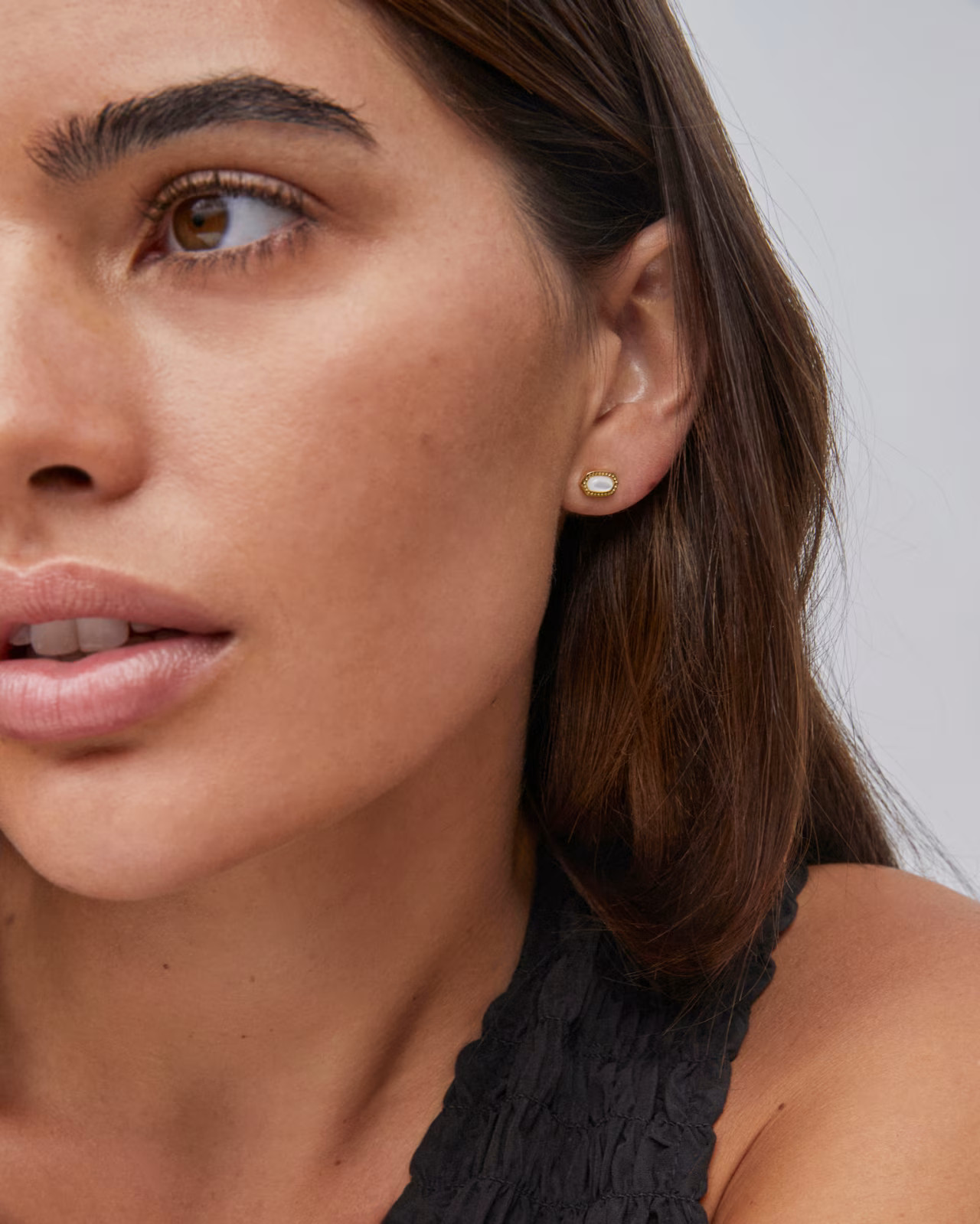 Mini Ellie Gold Stud Earrings in Ivory Mother-of-Pearl | Kendra Scott