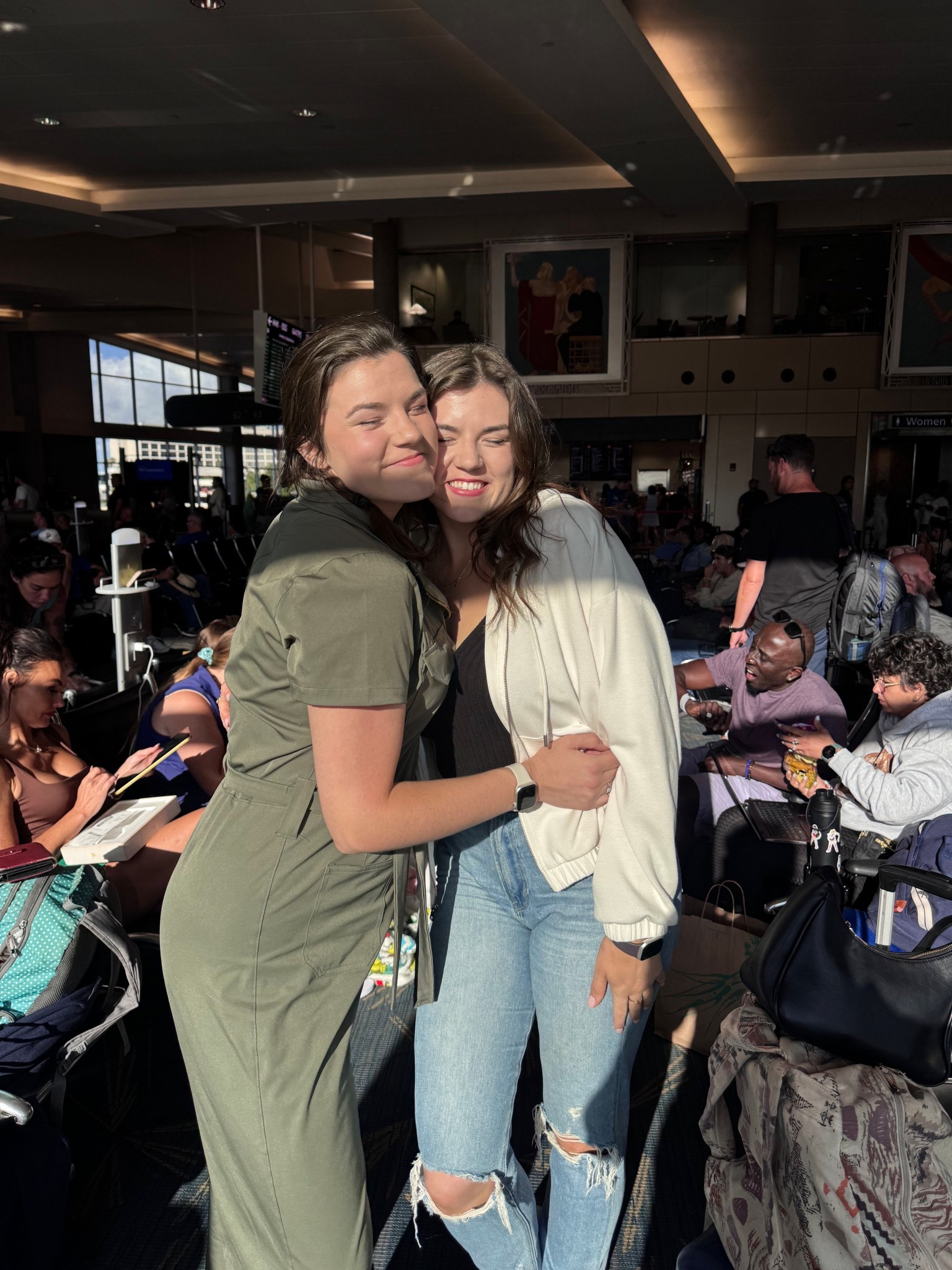 My travel outfit yesterday! I always get so many compliments on this jumpsuit 😍 (use code USA15MADISON for 15% off✨) #jumpsuit #traveloutfit #albionfit

#LTKTravel #LTKActive #LTKSeasonal