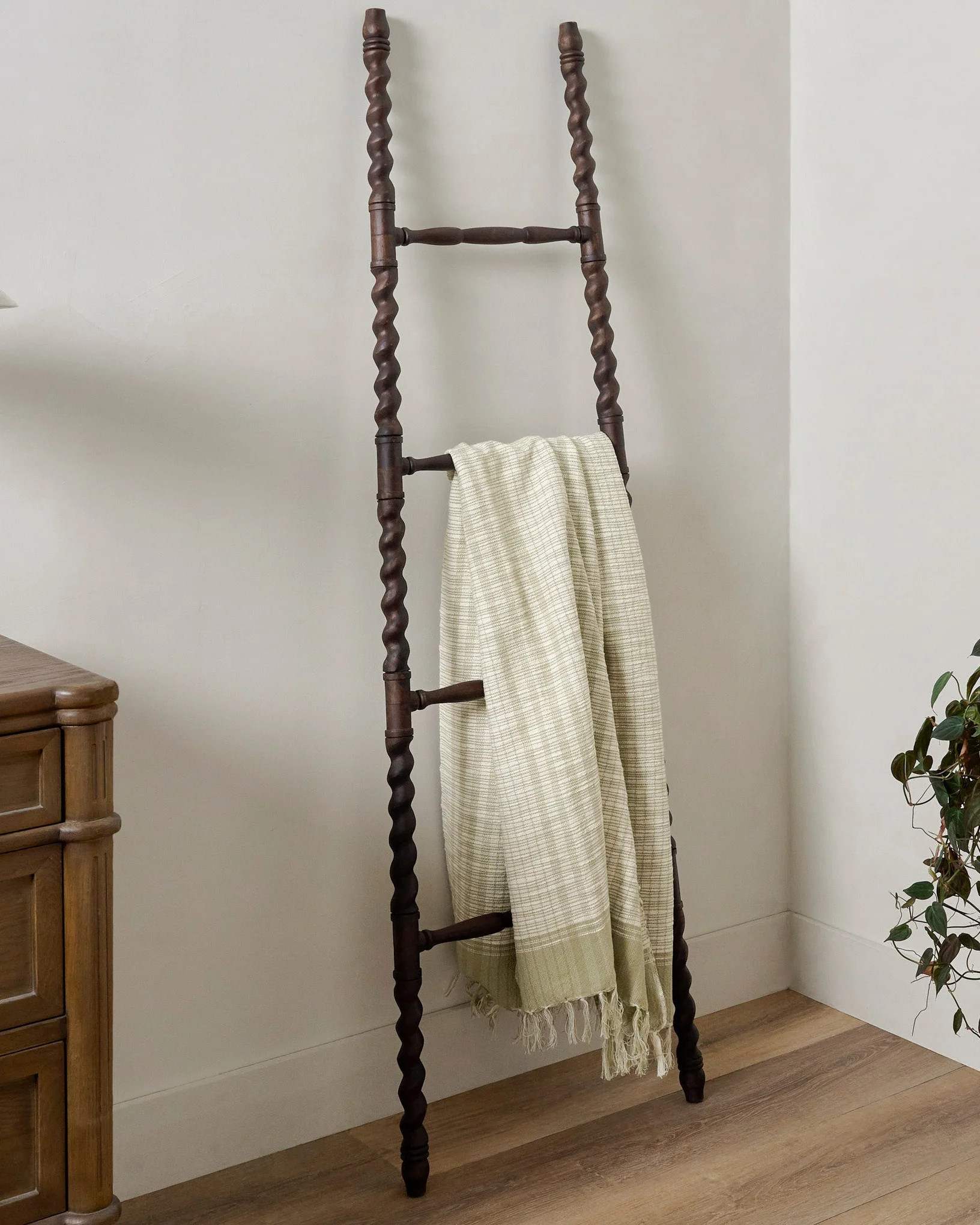 Wooden Barley Twist Display Ladder | Magnolia