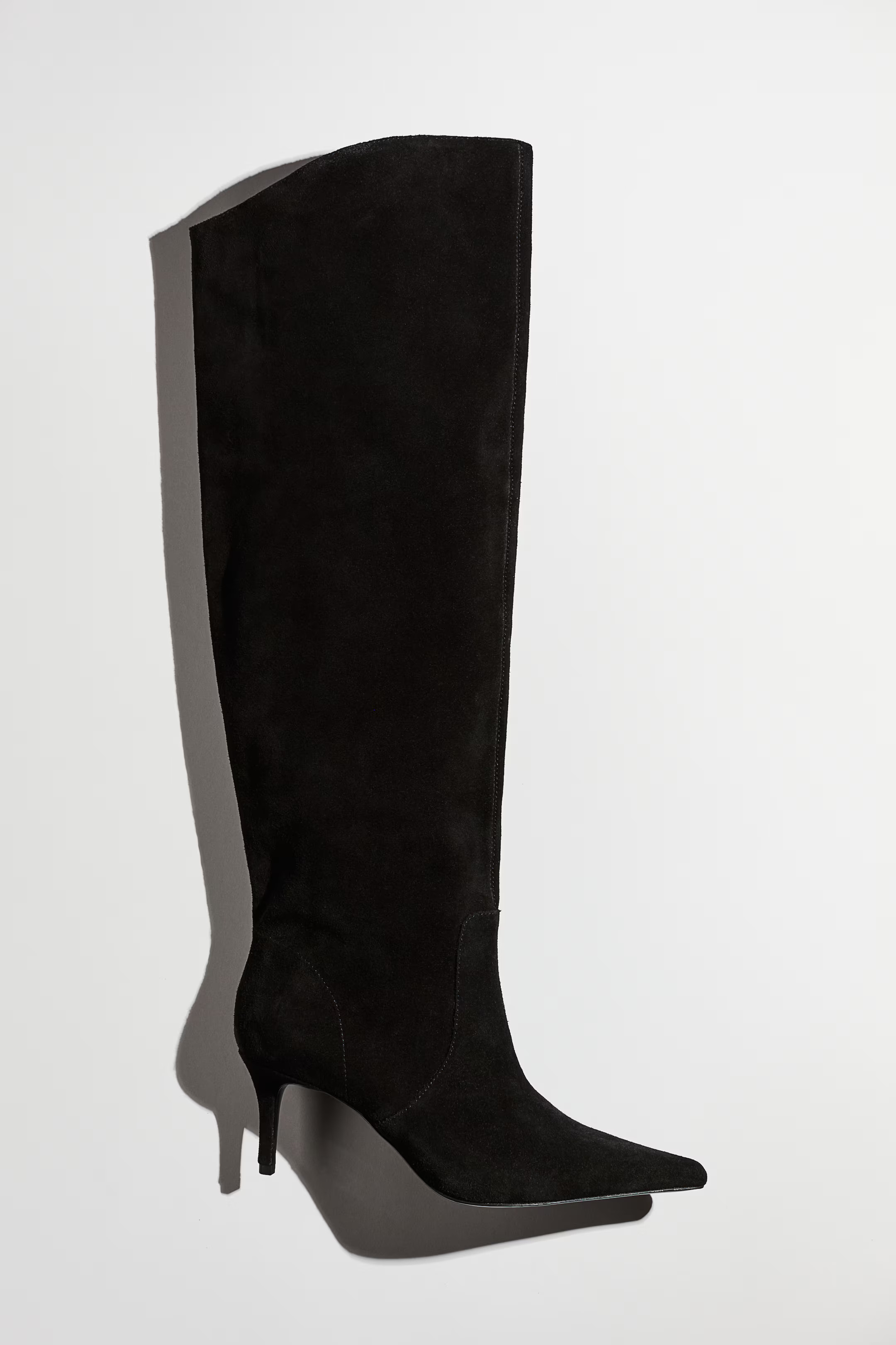 Knee-high suede boots | H&M (UK, MY, IN, SG, PH, TW, HK)