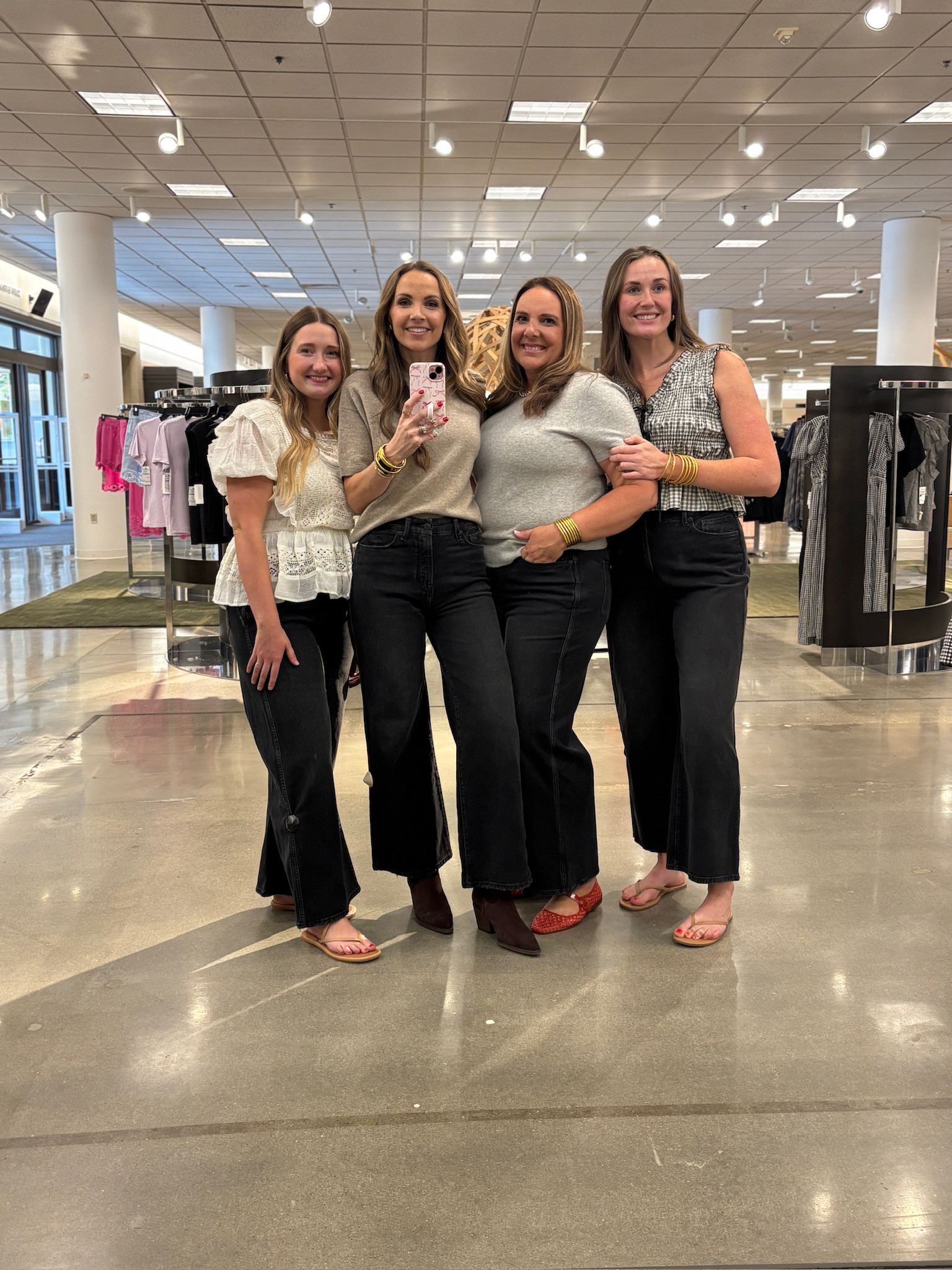 Styling Good American jeans from @nordstrom on tall, medium, and petite heights—so you can see how they look on all three! #NordstromPartner 

 