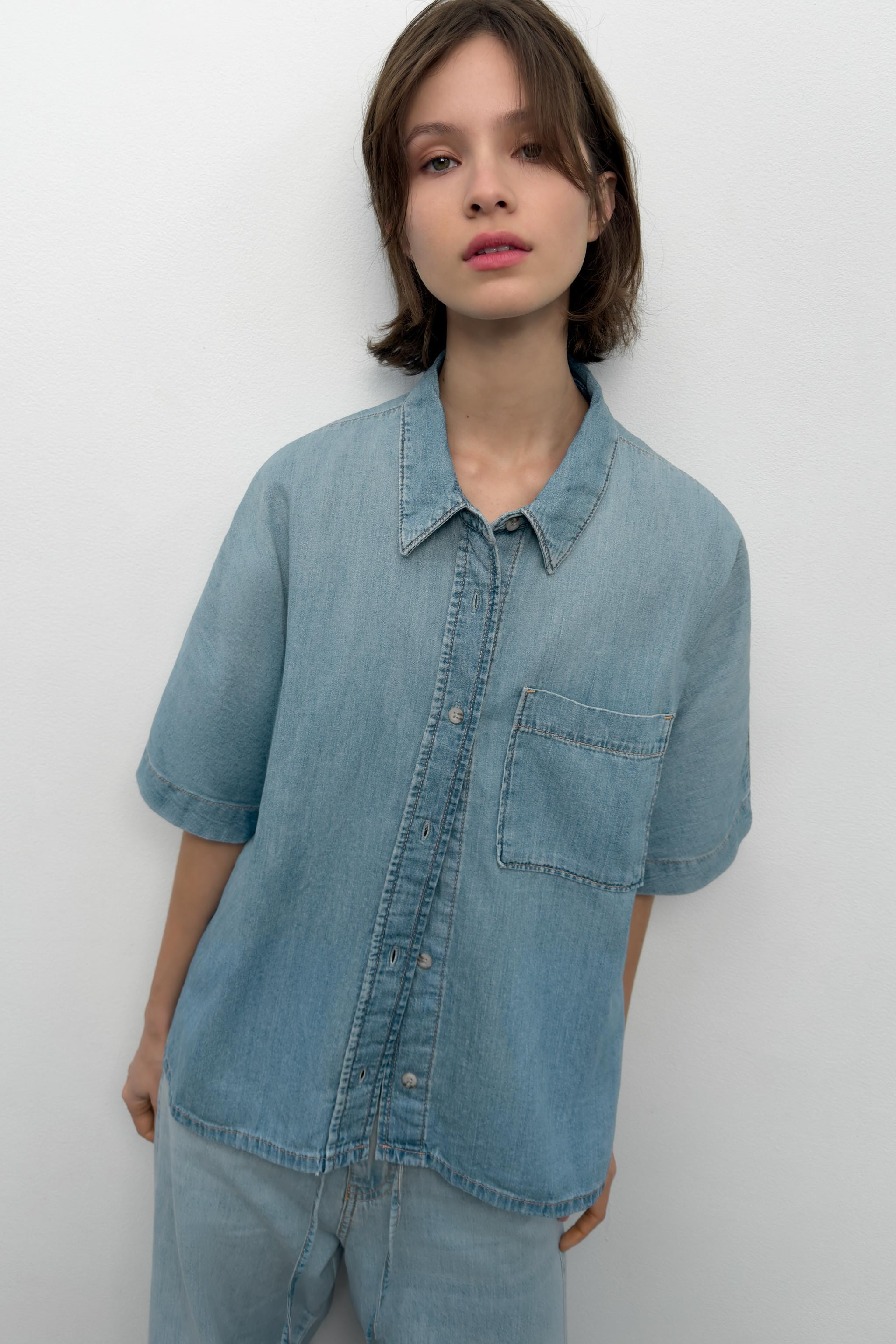Lapel collar shirt with wide short sleeves. Chest patch pocket. Front button closure. | Zara US