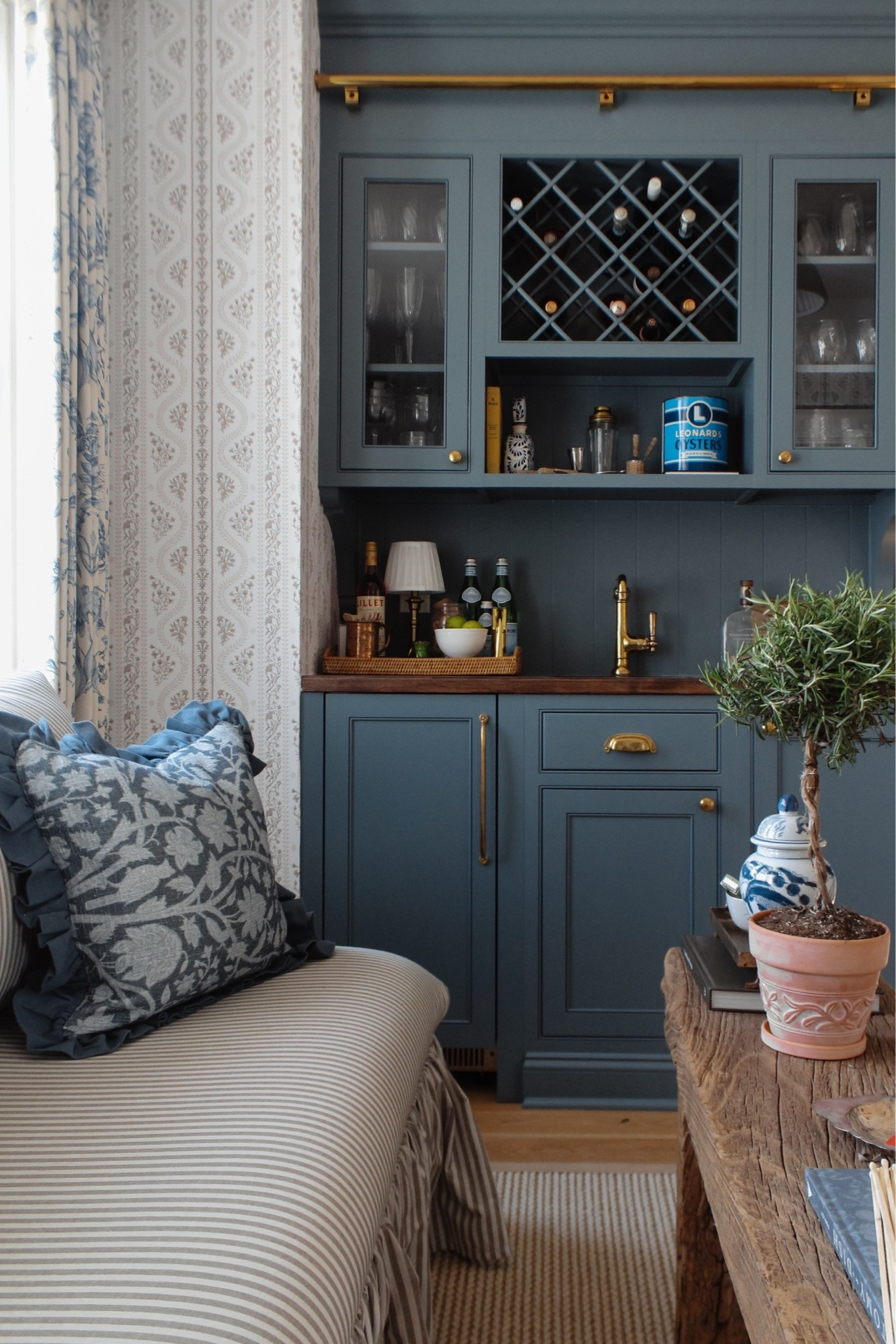 Let’s bring back photos on the grid, shall we?

Flipping through the blue space of my dreams 💙 Here’s every detail, every layer, every little source that brought this room together—and I can send them all (well, almost) straight to you.

Comment SHOP and I’ll send over the details!