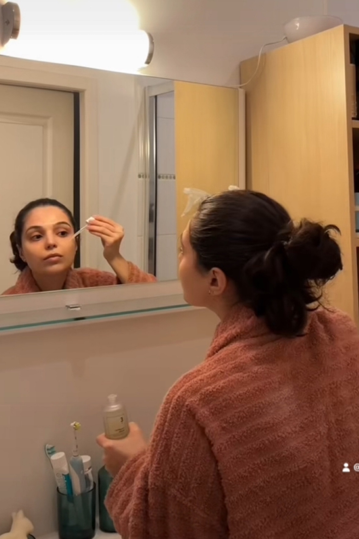 Les meilleures soirées ça, avec un petit verre de rouge et c’est 👌

#LTKbeauty #LTKVideo