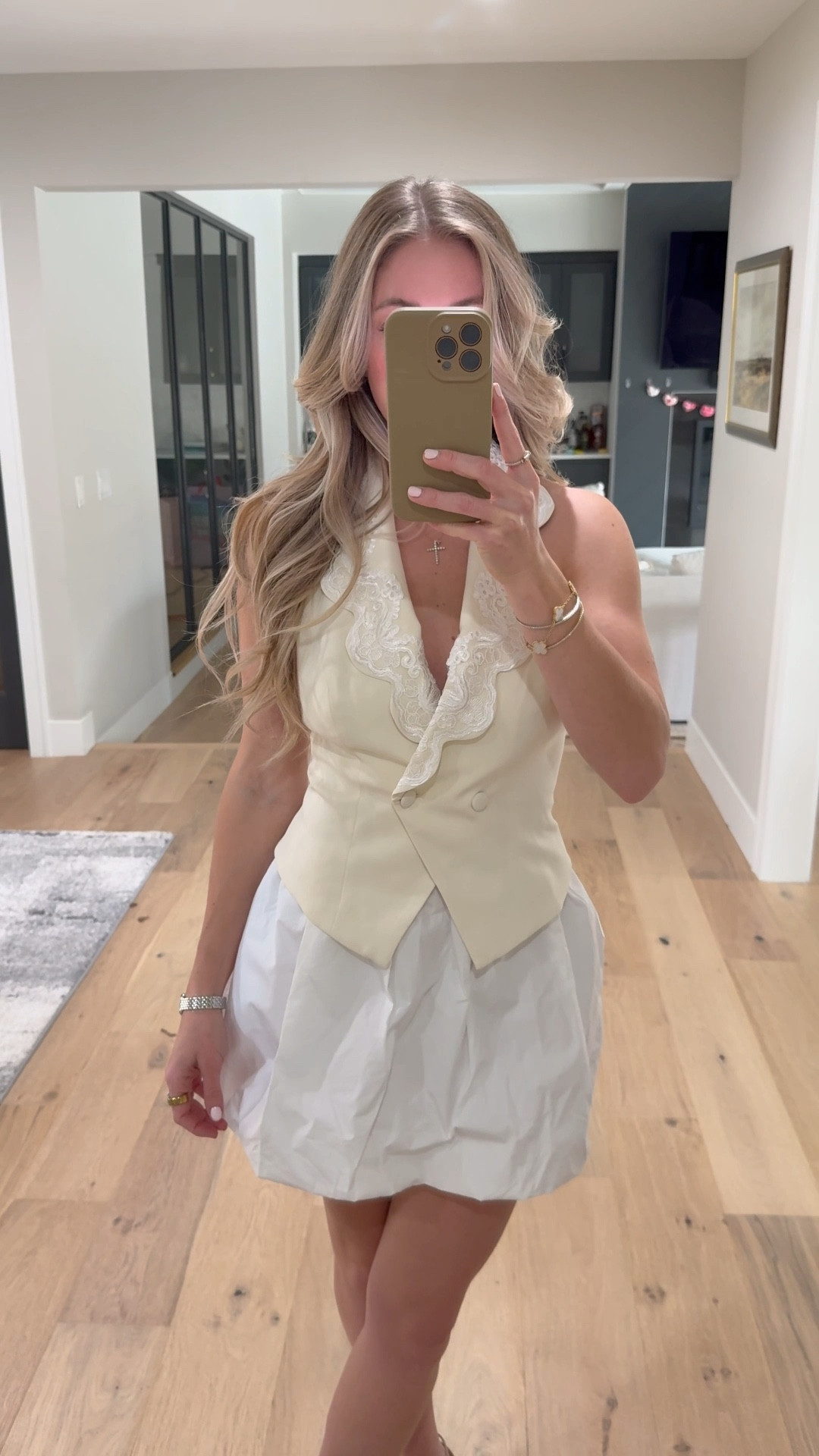 Few moda Mina halter top size 2
Bubble skirt size smalll