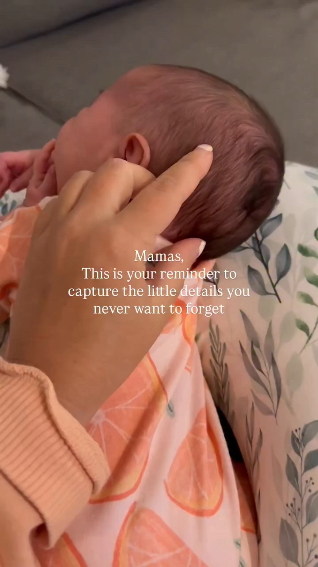 The details I never want to forget 🫶 Share this with a new mom to remind her that she’ll be looking for these clips a year from now!! 

#newborn #mom #baby