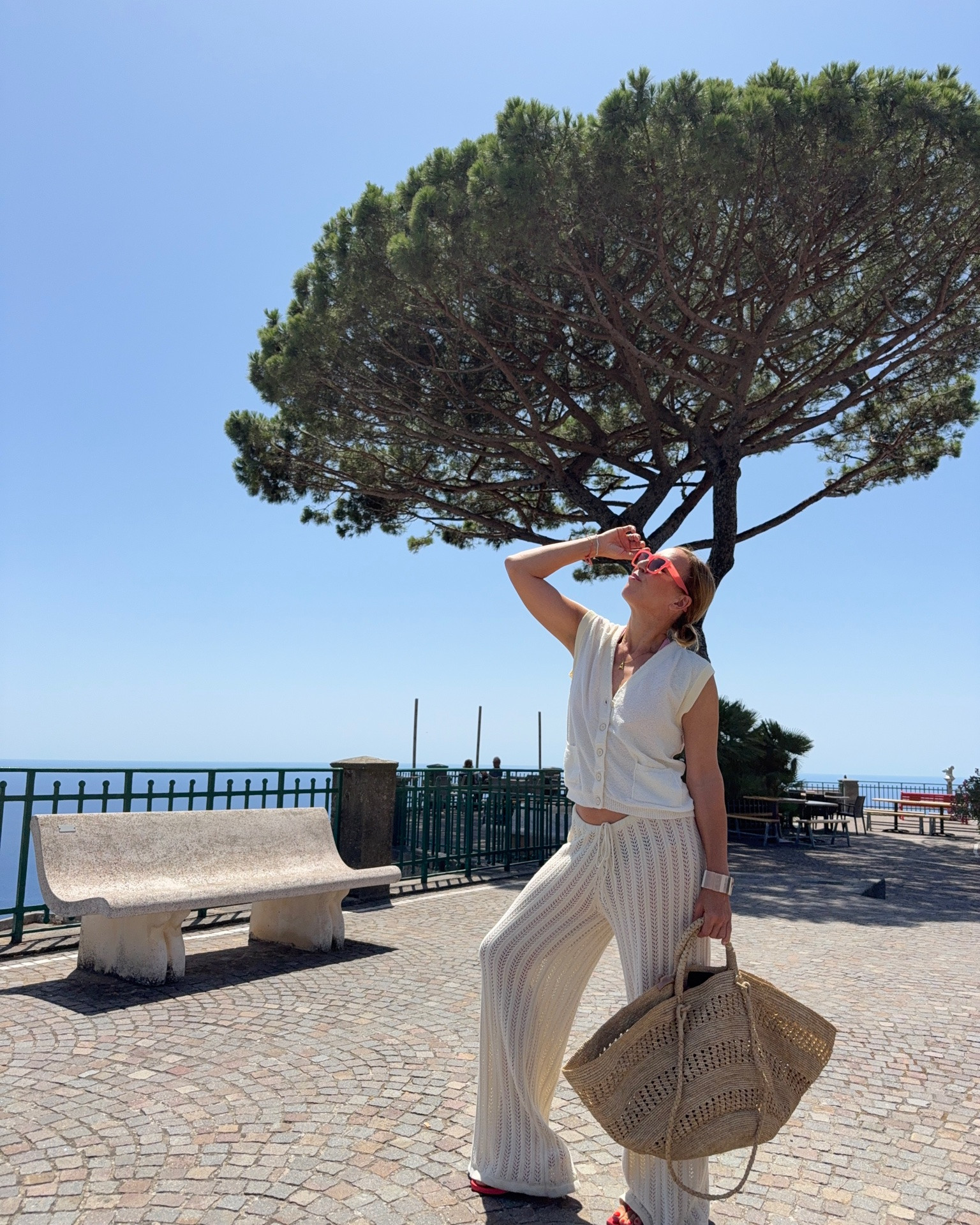 Häkelhose / Strickhose & Weste in ecru zur Basttasche von Ibeliv

#LTKsummer #LTKstyletip #LTKsale