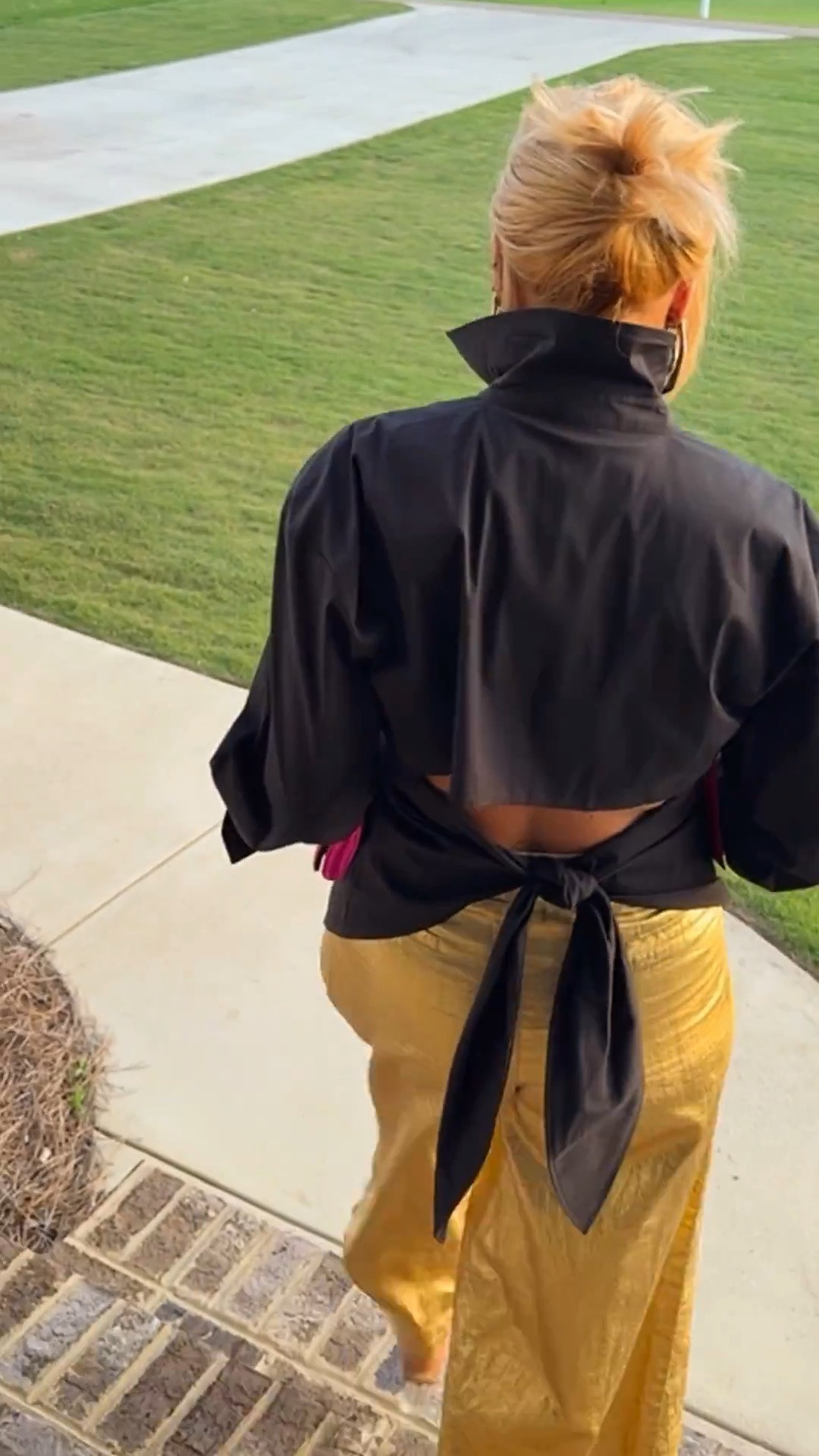 Links are below ⬇️ tap to shop Use CODE:MOM 25%  for 25% off my pants through Mother’s Day 
Top/med
Pants/med#LTKWatchNow 

#LTKStyleTip #LTKTravel