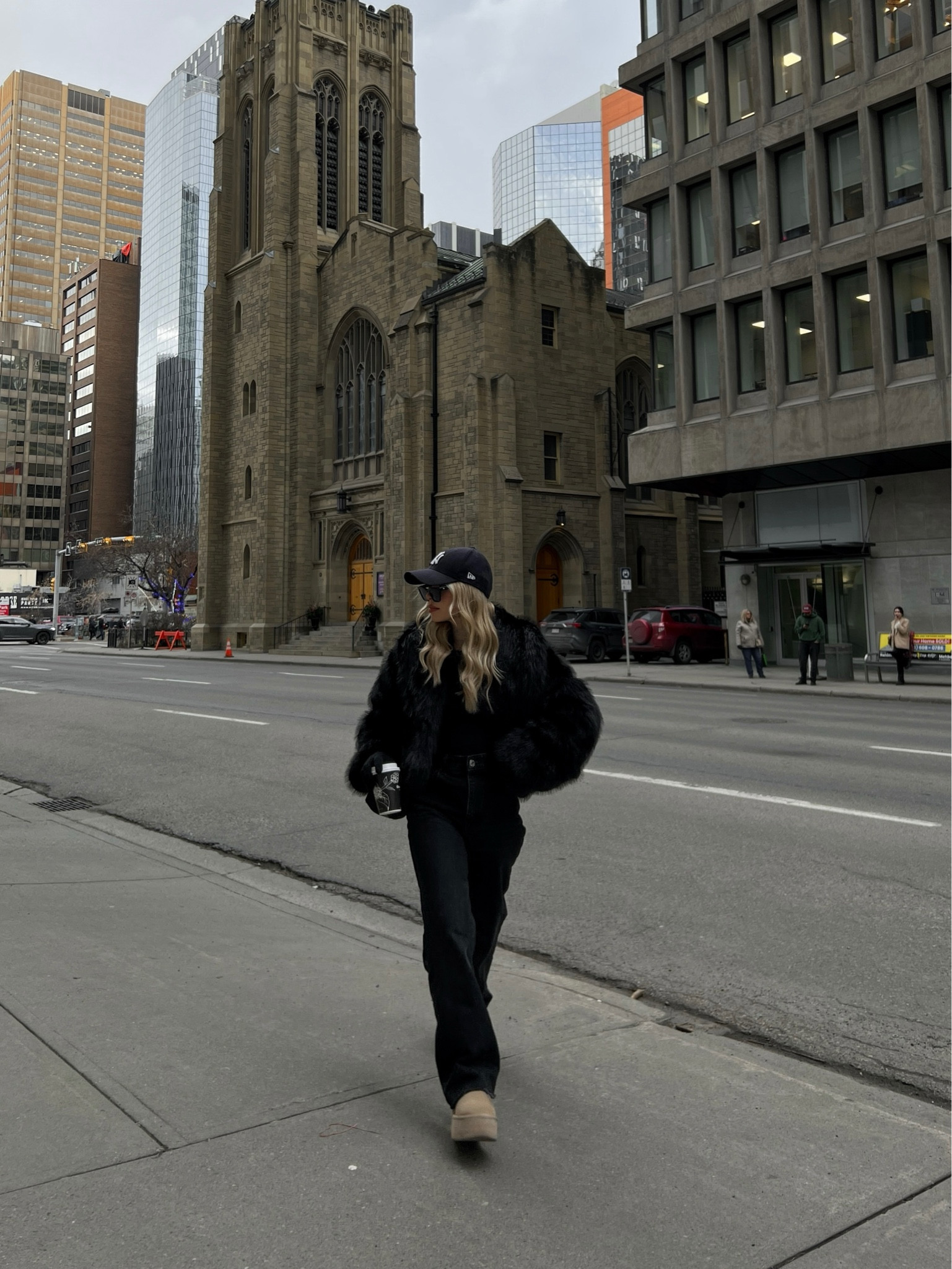 mentally, im in NYC🖤

hopping on the faux fur trend again with this lil black number🖤 I’ve said it before, and I’m sayin it again!!!! - an effortless way to stay chic and up-level your street style basics this winter is by adding faux fur to your look✨ If a coat is too much for you, you can always start with accessories like gloves and hats🤩


#LTKU #LTKstyletip #LTKSeasonal