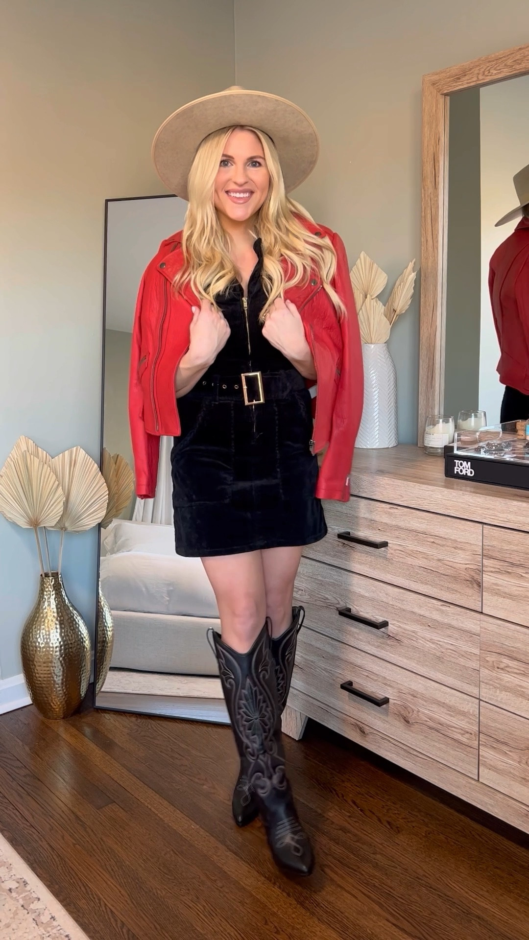 30 days of winter outfits day 5: what I would wear to a concert 🎸

#concertoutfit #leatherjacket #cowboyboots #littleblackdress #lbd #countryconcert #neutralootd #neutralstyle #30daysofoutfits