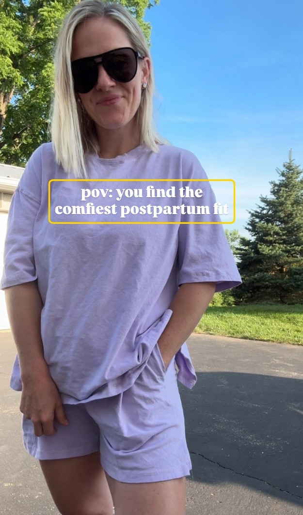 Size small and comes in many colors 

Petite postpartum mom find summer set 