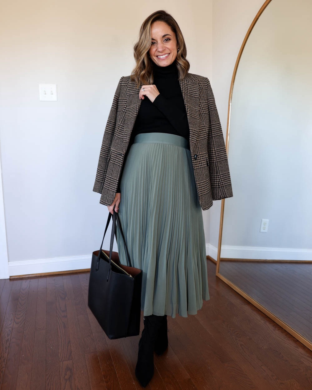 How to style a green pleated skirt three ways!

Sage skirt (Aritzia): xs smoky sage

Outfit 1:
Black turtleneck (aritzia): XS
Plaid blazer (Banana Republic Factory): petite 00
Boots: tts 

Outfit 2:
Green sweater (Quince): xs moss 
Shoes: tts 

Outfit 3:
Vest (Aritzia): 0 sized up 
Shoes: tts

My measurements for reference: 4’10” 105lbs bust, waist, hips 32”, 24”, 35” size 5 shoe. 25” inseam measurement to my ankle bone.

#LTKSeasonal #LTKStyleTip #LTKHoliday