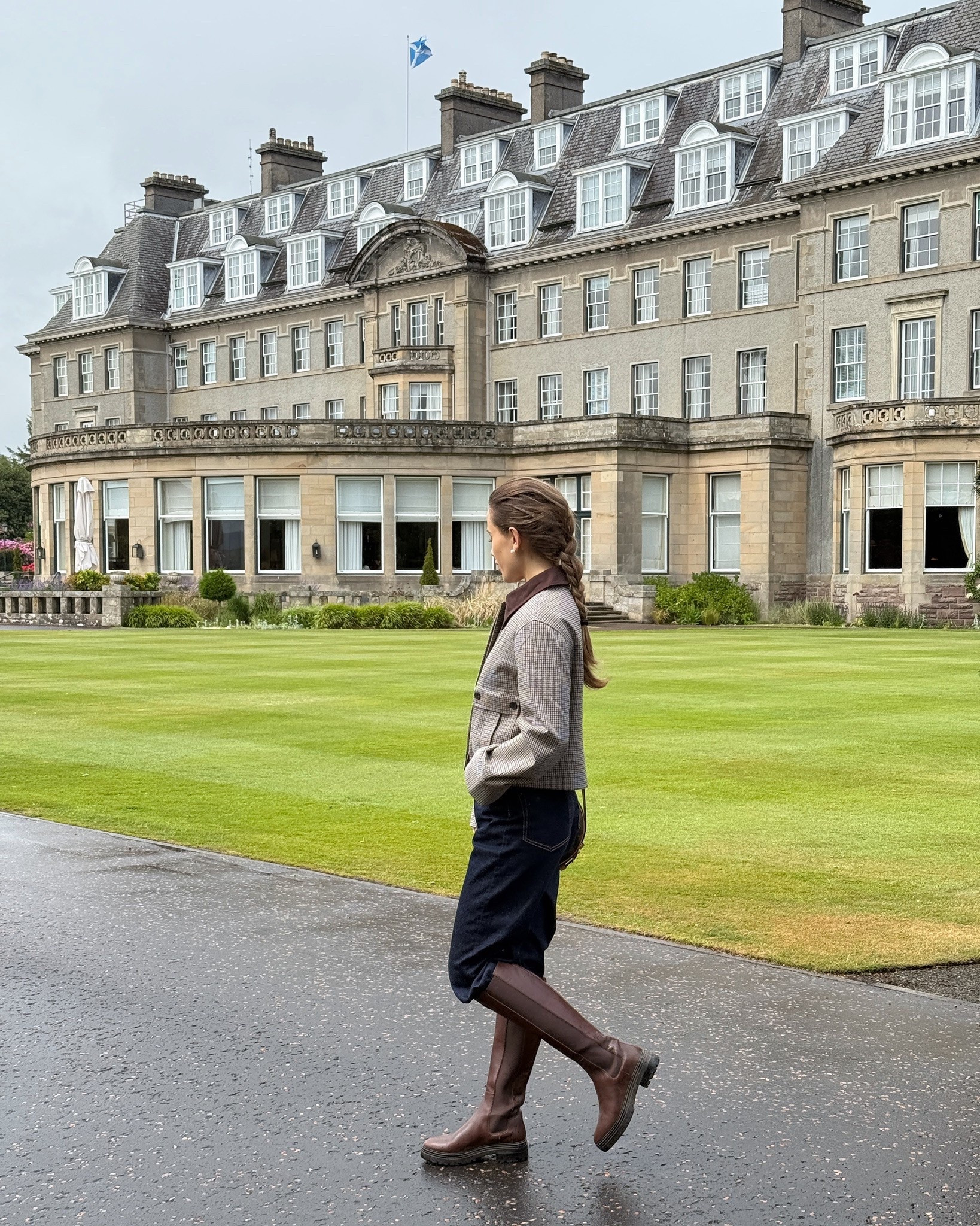 Weekend at Gleneagles 🤍 wearing a Ralph Lauren knit cardigan with dark navy Max Mara Denim, Lounge Jacket and Holland Cooper Boots. 



#LTKuk #LTKstyletip