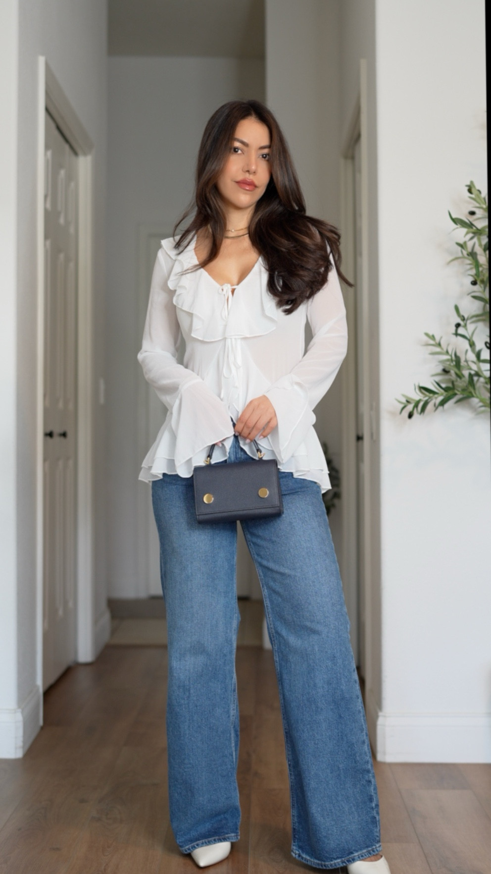 A romantic blouse moment 🕊️

Top- Wearing size CS
Jeans - Wearing size 4. They are from H&M. Last year style. 
Bag is from RSVP Paris 


#falltrends 

#LTKStyleTip #LTKSeasonal