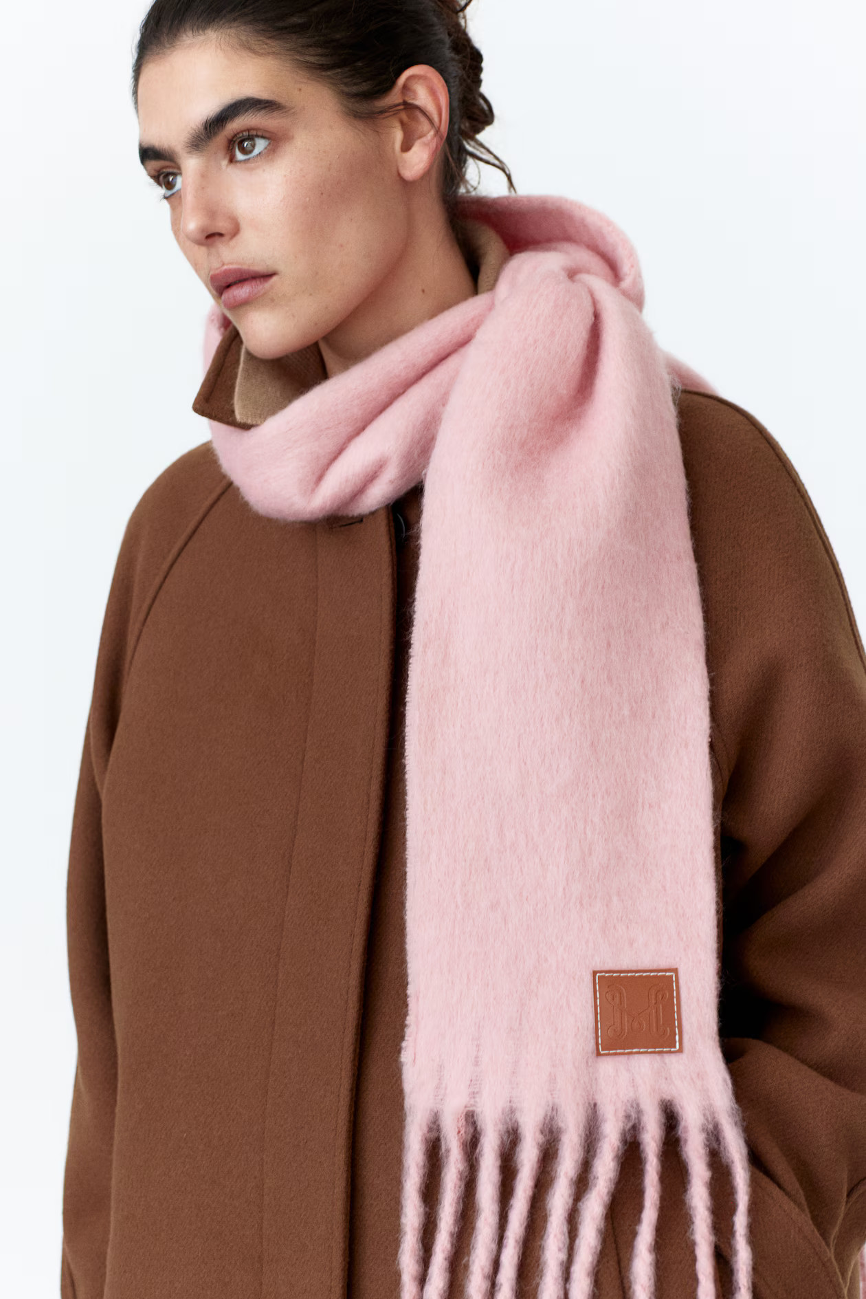 Fluffy scarf | H&M (UK, MY, IN, SG, PH, TW, HK)
