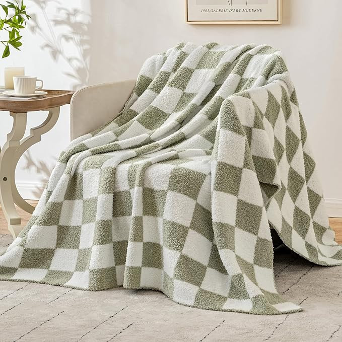 EMEMA Christmas Checkered Throw Blanket Microfiber Soft Cozy Fluffy Warm Hand Made Throw Blankets... | Amazon (US)