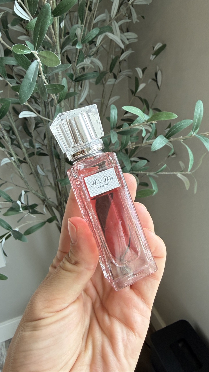I am so happy I decided to try this fragrance I’ve loved on my friend for so long! It smells DEVINE on her and I’ve loved it since the first time I smelt it. It’s one of those perfumes that you’ll always have in rotation it’s that good! 

#perfume #fragrance @ulta @macys #nordstrom #favorite #beauty

#LTKBeauty #LTKdayinmylife #LTKmomlife