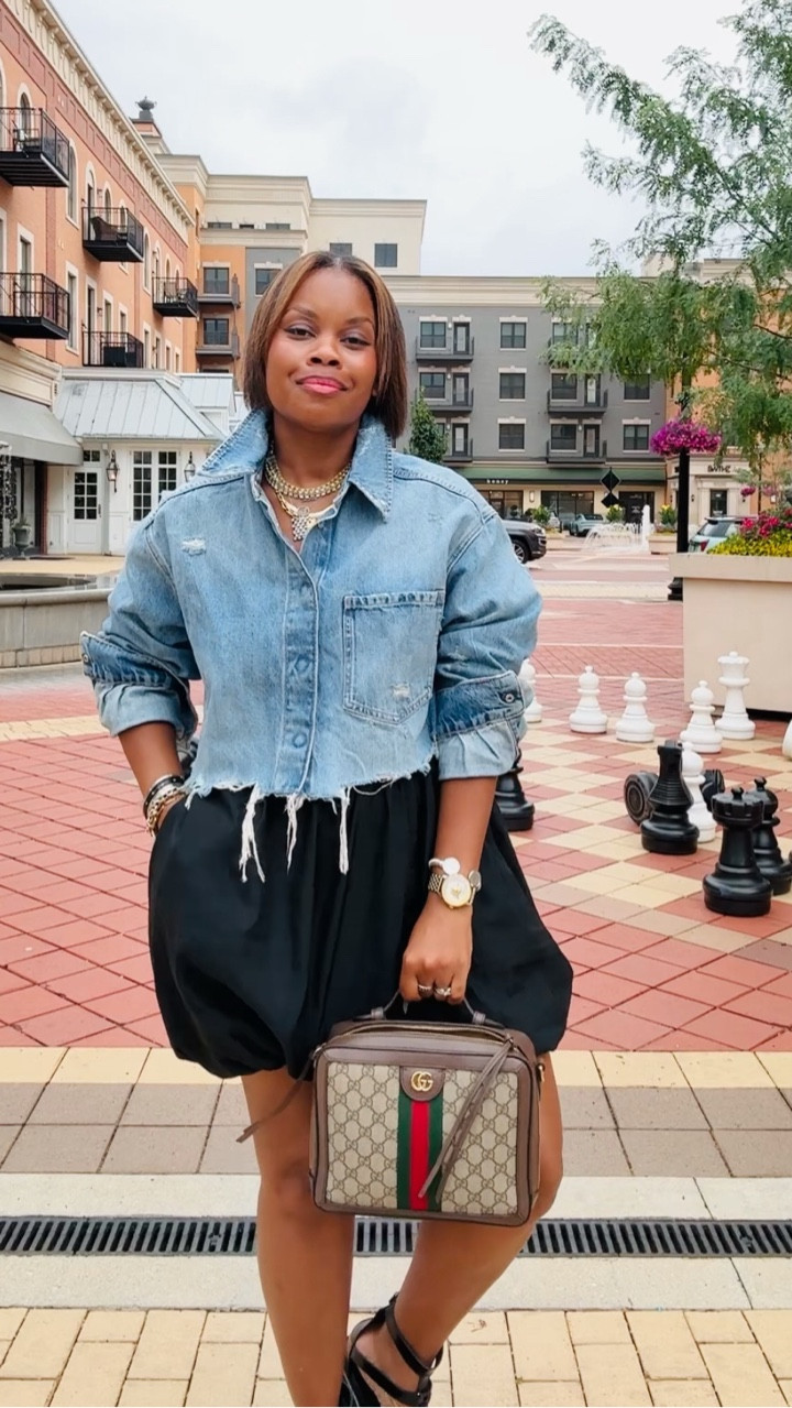 Denim to the rescue! Denim shirt, jacket, jeans, skirts - skies the limit! I definitely have a denim addiction! 🙈 Anyone else?!!
•
•
Denim style, style over 40, jewelry style, easy style