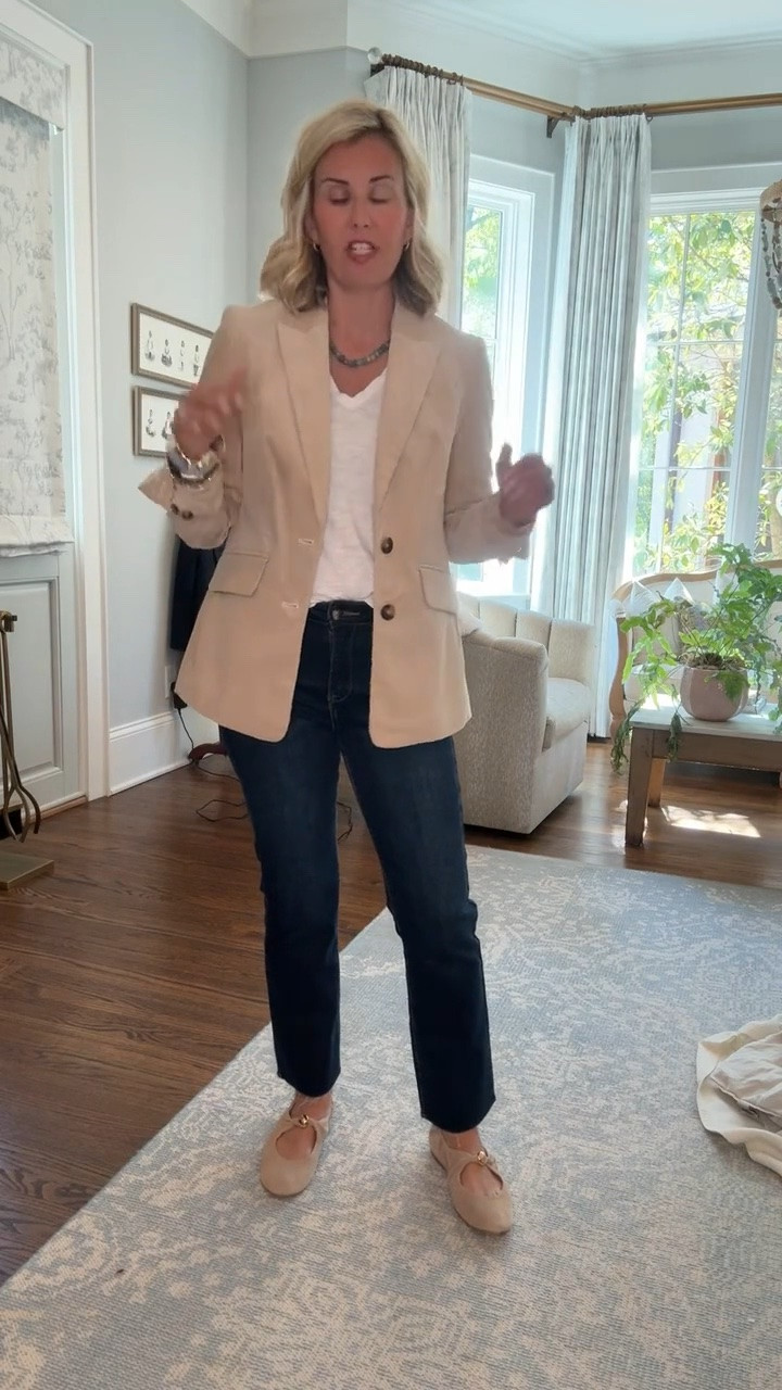Boden Sale!! 
Tee- XS 
Blazer - 2R
Jeans - 26 
Mary Jane’s - 7.5 (1/2 size down) 


Codes:
*Lilla P - CMLP15
*W25V for 25% off select items Boden 
*9Q3A for 15% off full price Boden 
Catherine20 at Allie + Bess