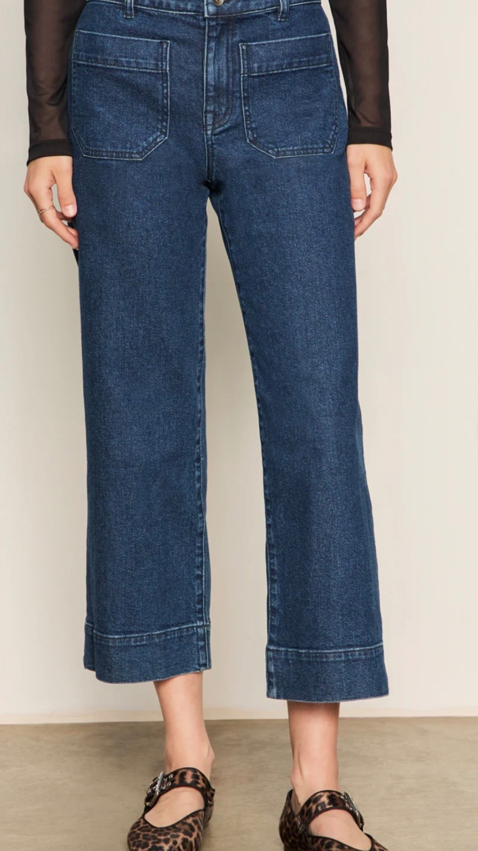 These are the cutest and most comfortable jeans. I wear to work with my favorite button down and they're 🤌🏻🤌🏻