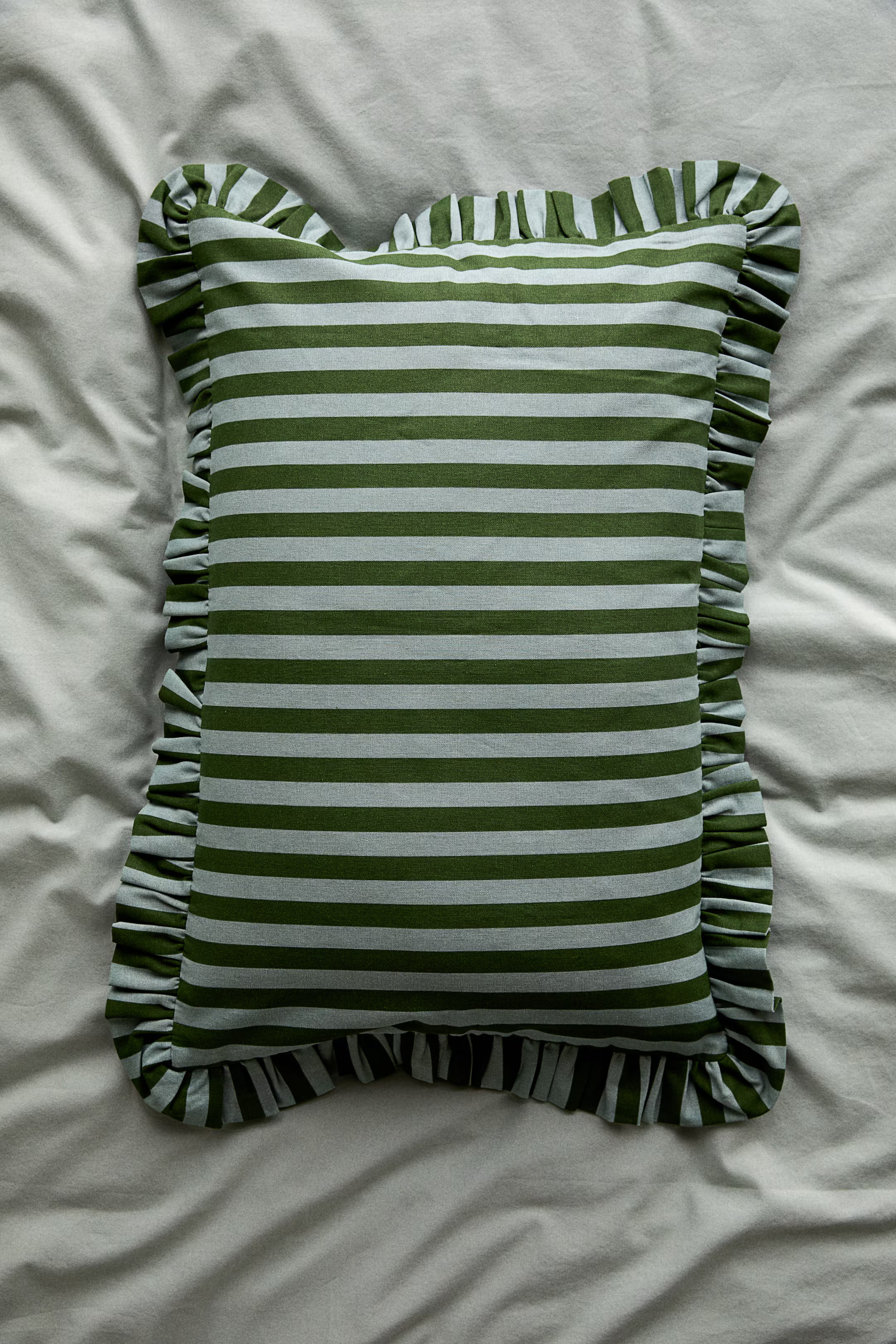 Ruffle-Trimmed Cotton Cushion Cover | H&M (US + CA)