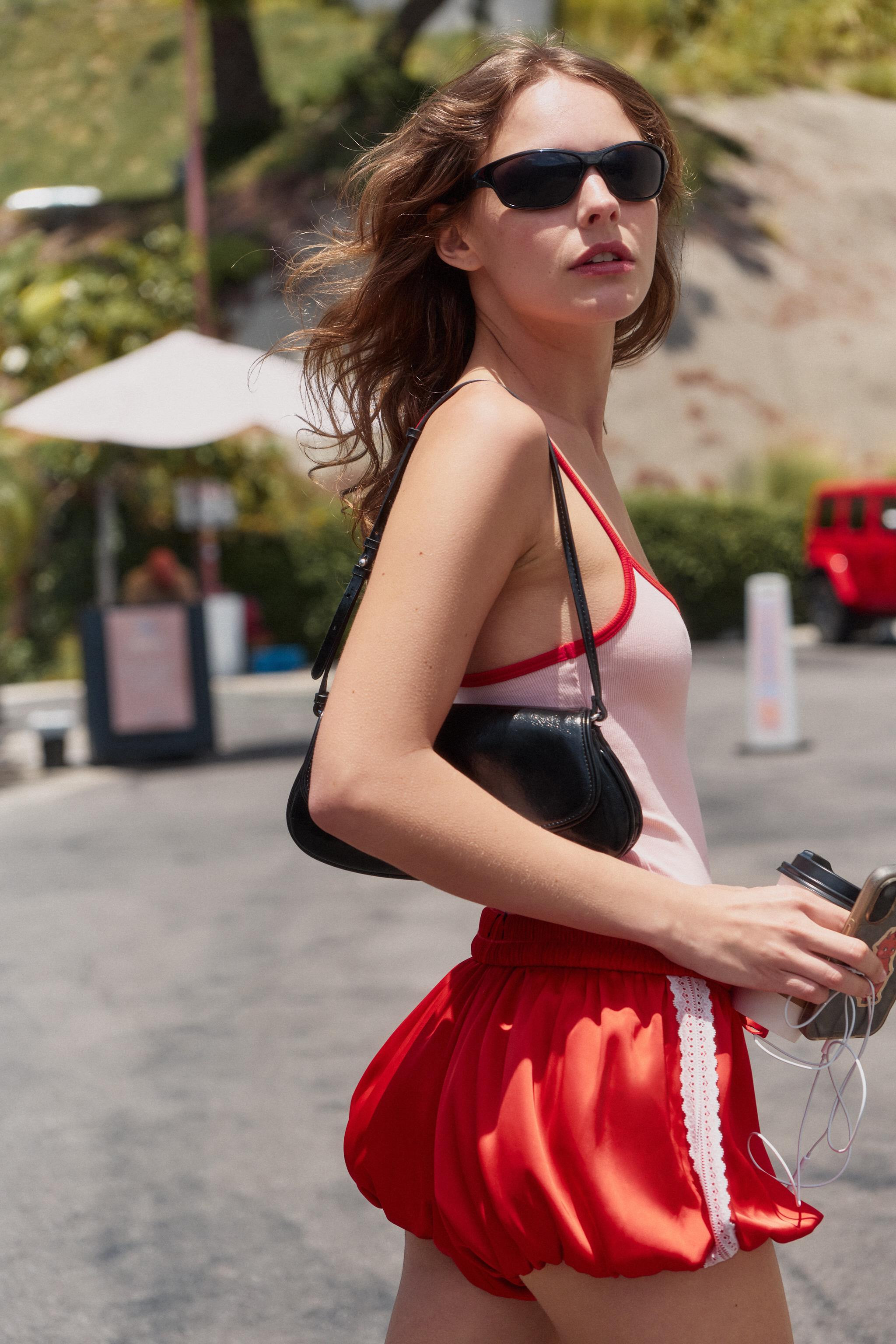 SATIN EFFECT LACE BALLOON SHORTS | Zara US