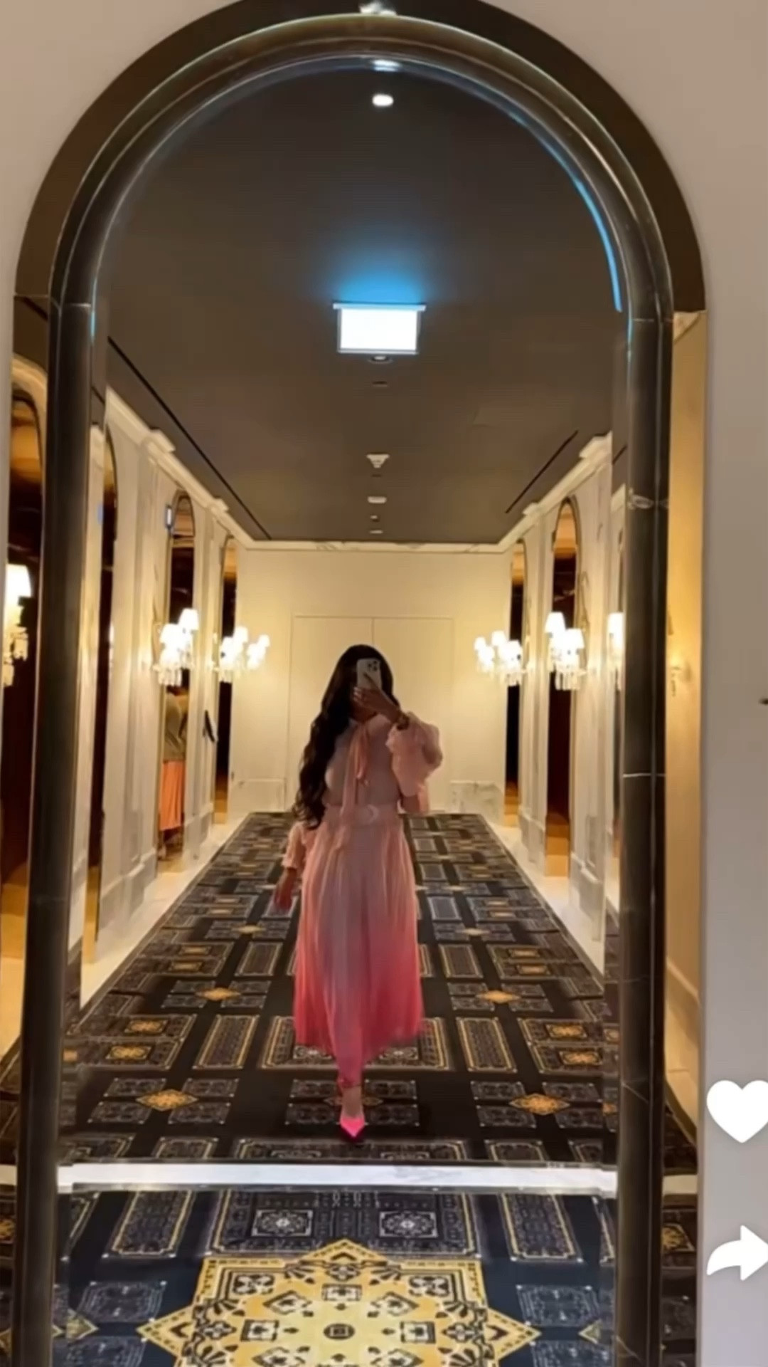 Get her new look from Qatar trip 🇶🇦🎀✨

#LTKSeasonal #LTKMostLoved #LTKVideo