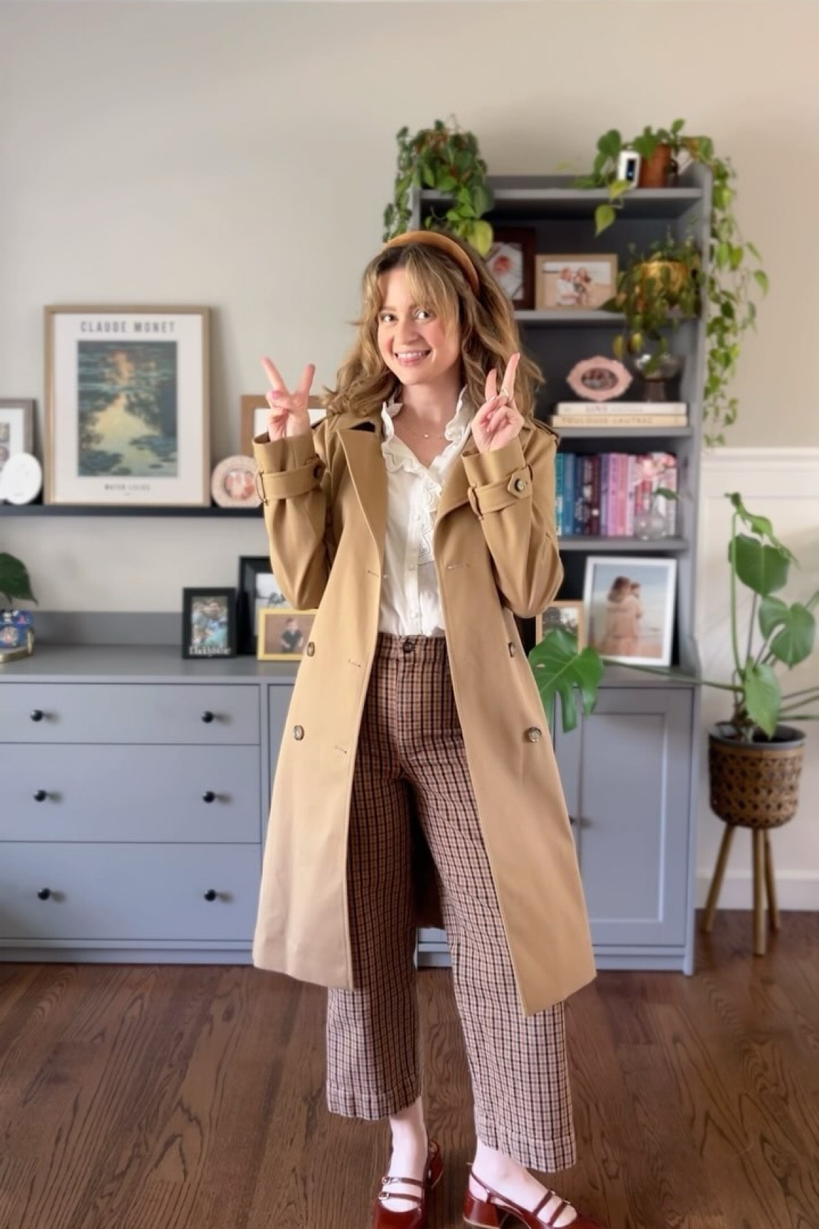 who else binged the first half of @emilyinparis in 24 hours? 🤪🇫🇷👩🏼‍🎨
while my ~Parisian~ style wouldn’t be as eccentric as Emily’s, it sure would be chic! (thanks to my beloved @sezane pieces, some gifted) 🤎 #sezanelovers 

Which look is your fav?
