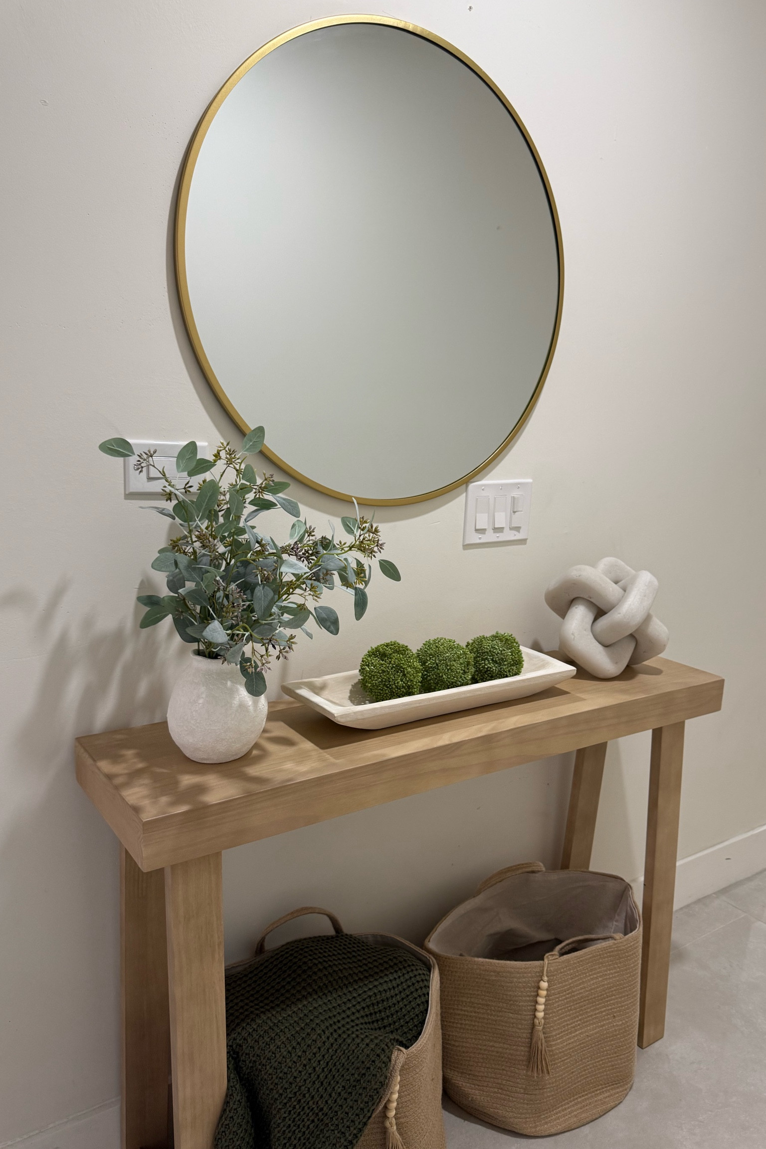 Entryway update, still missing a couple of things but slowly coming alone 