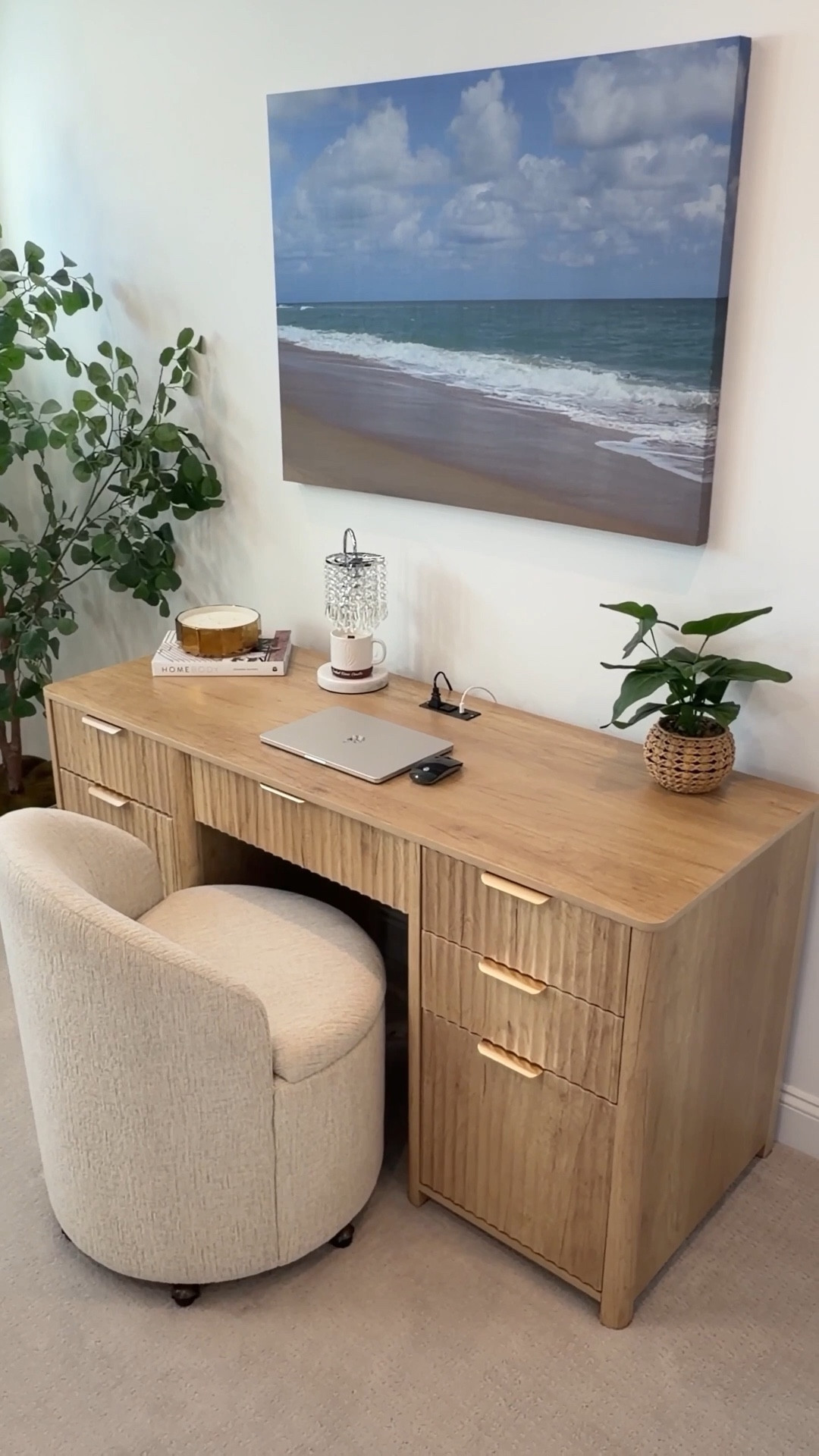 I just got this fluted desk in and I’m slightly obsessed. The finish is stunning and those fluted drawers… honestly might be my favorite part. So much storage without it feeling bulky at all. I love that it doesn’t have to live in a designated home office either. I have this set up in a room off my master and it’s absolute perfection.

#amazonfinds #amazonhome #homeofficeideas #desksetup #amazonhomefinds

#LTKHome