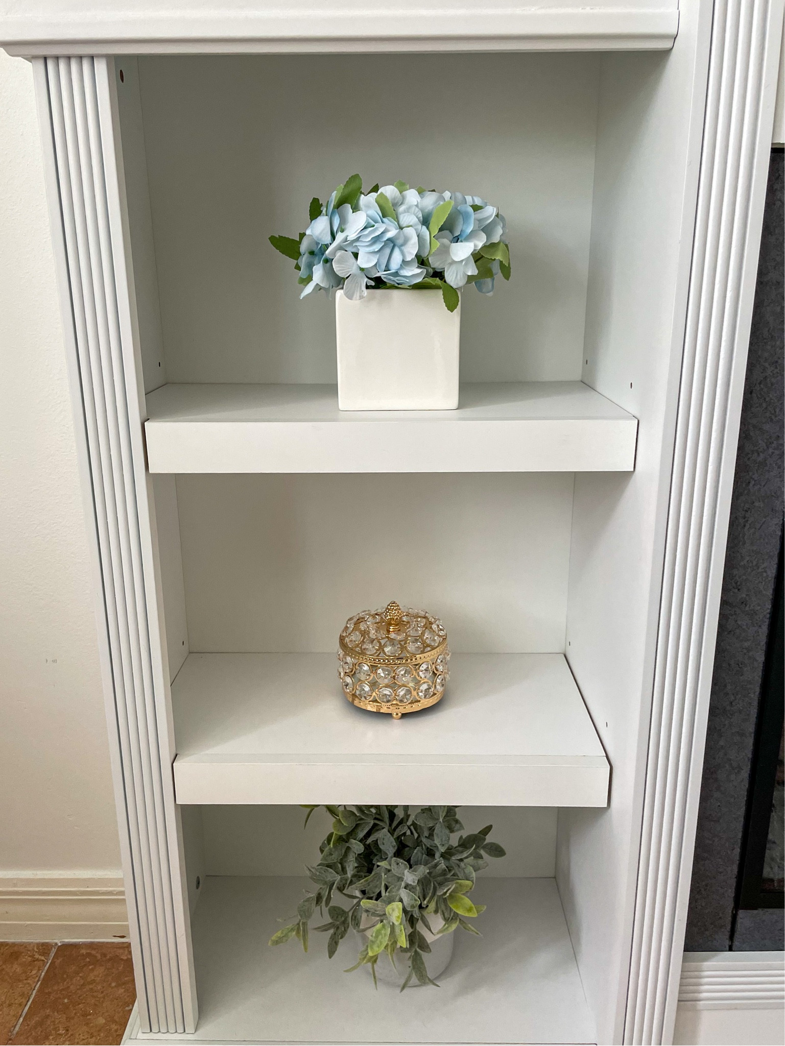 White, blue and gold home decor. #founditonamazon #amazonhome

#LTKhome