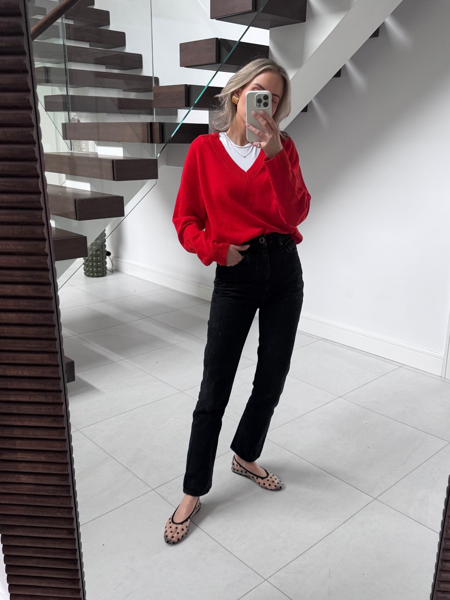 Relaxed Sunday vibes in the best straight leg jean out there. I’ve had these for 4 years and also bought them in light blue- FYI I got them shortened to wear with flats as I’m 5”3 x

#LTKjeans #LTKuk #LTKspring