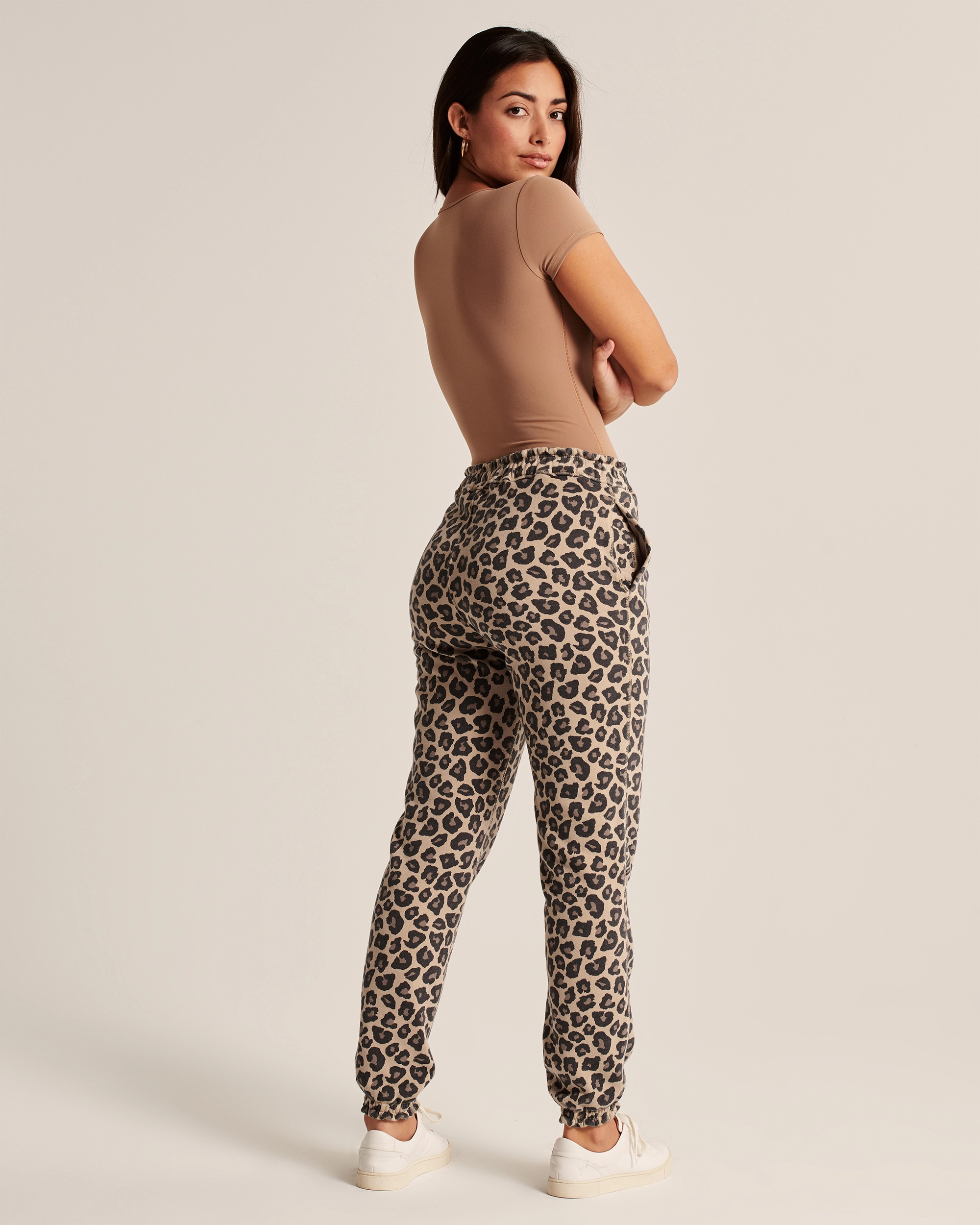 Women's Classic Sweatpants | Women's Bottoms | Abercrombie.com | Abercrombie & Fitch (US)