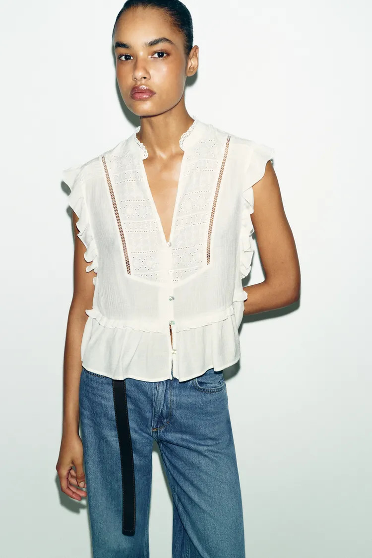 Model height: 179 cmRound neck top with lace trim, a v-neckline and sleeveless design. Featuring ... | Zara UK