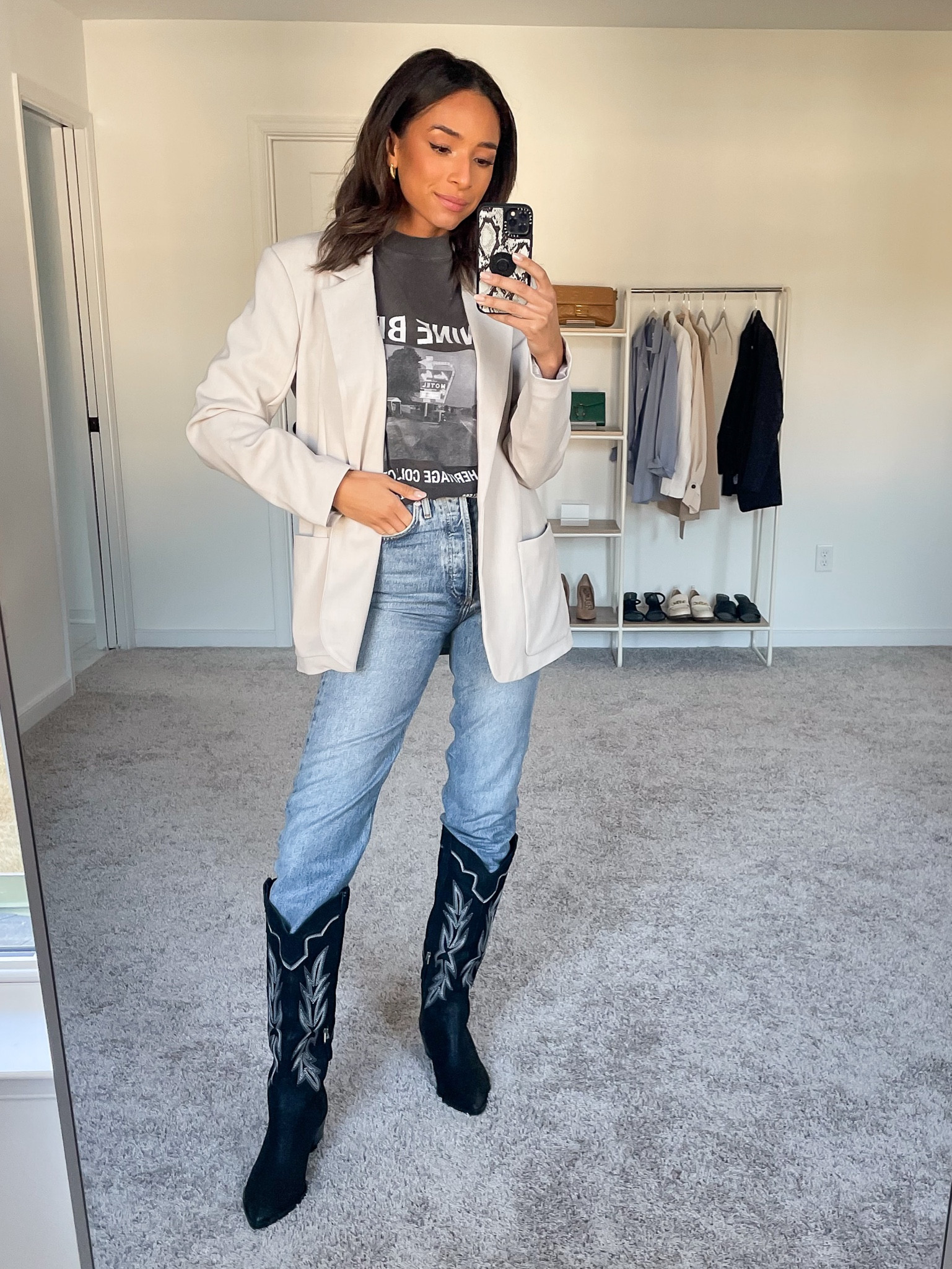 Black cowboy boots outfit - western boots fit TTS 🖤 S in graphic tee, S in blazer, 24 in straight jeans (size down 1)






Fall outfit, western outfit, blazer outfit, casual fall outfit, nashville outfit, graphic tee


#LTKunder100 #LTKshoecrush #LTKstyletip
