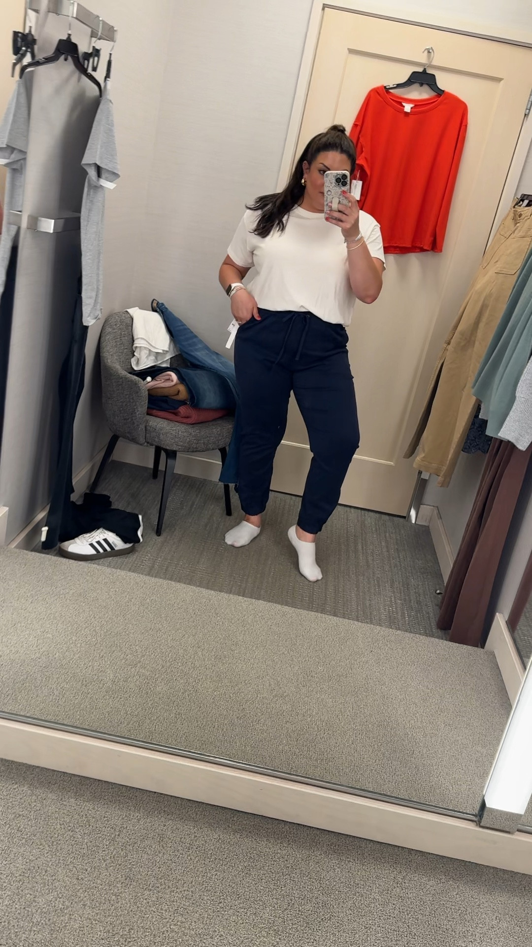 Wearing an XL in these joggers and they’re SO comfy! They’re a little bit structured so they’re not fully sweatpants. 

#LTKMidsize #LTKSaleAlert #LTKxNSale