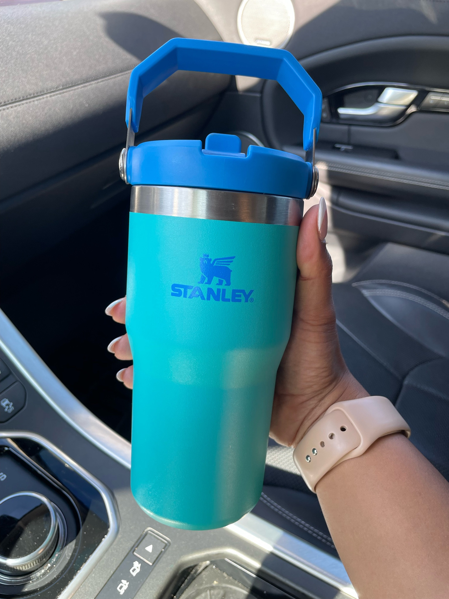 Love how compact this Stanley is! Perfect for running quick errands or a workout class 😊

#LTKActive #LTKfitness #LTKGiftGuide