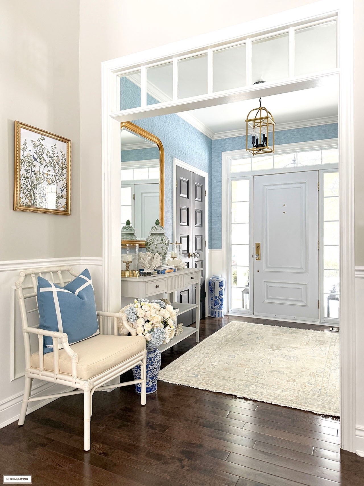 Chic entryway decorating for spring! 

#LTKHome #LTKSeasonal