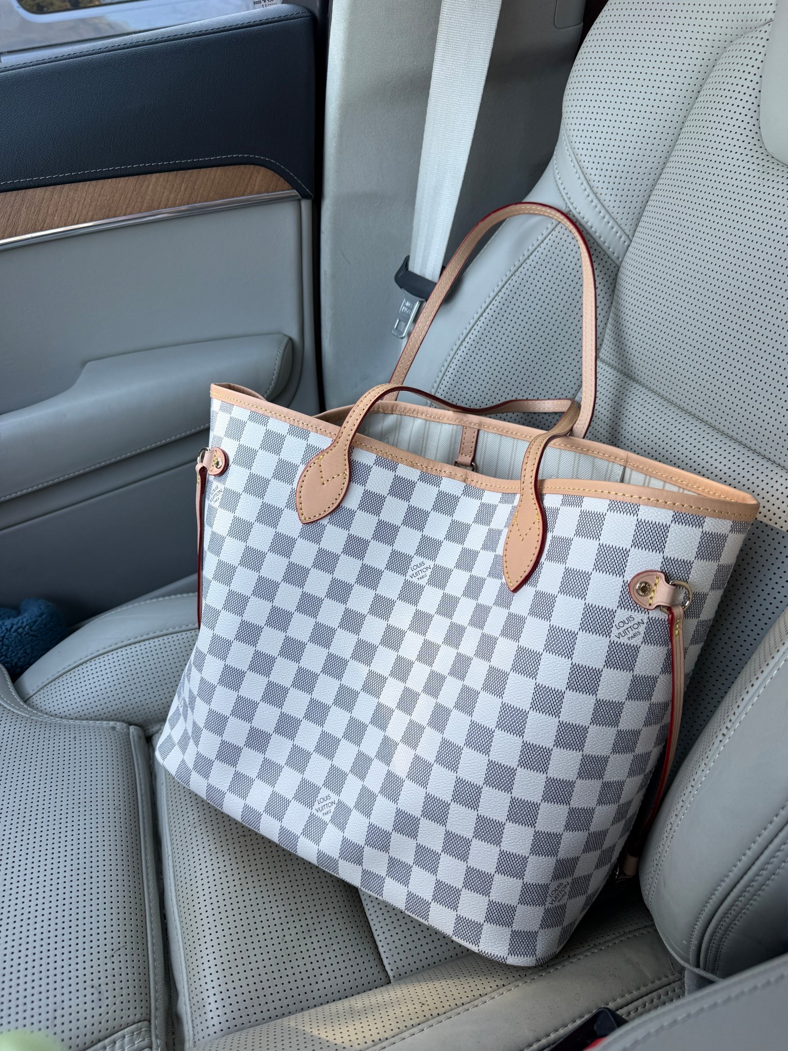 #bag LV Neverfull MM Tote #springoutfit 

#LTKTravel #LTKootd #LTKgrwm