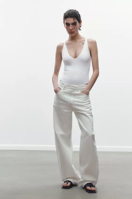 Halter neck bodysuit with plunging v-neck. Strappy back detail. Back snap button closure. | Zara US