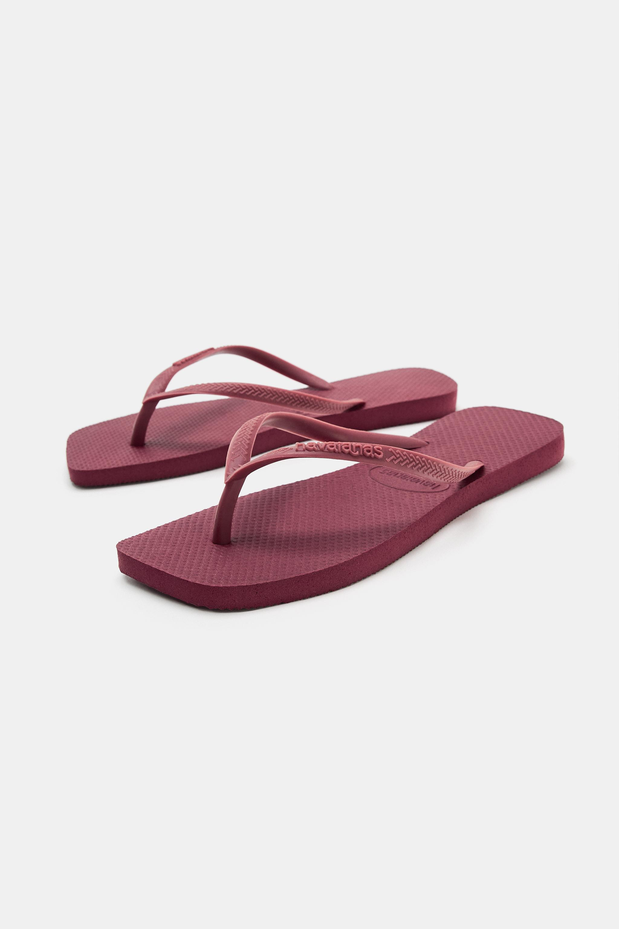 Flat sandals. Front strap with toe divider. Embossed sole. Square toe. Sole height: 1.5 cm. / 0.5... | Zara UK