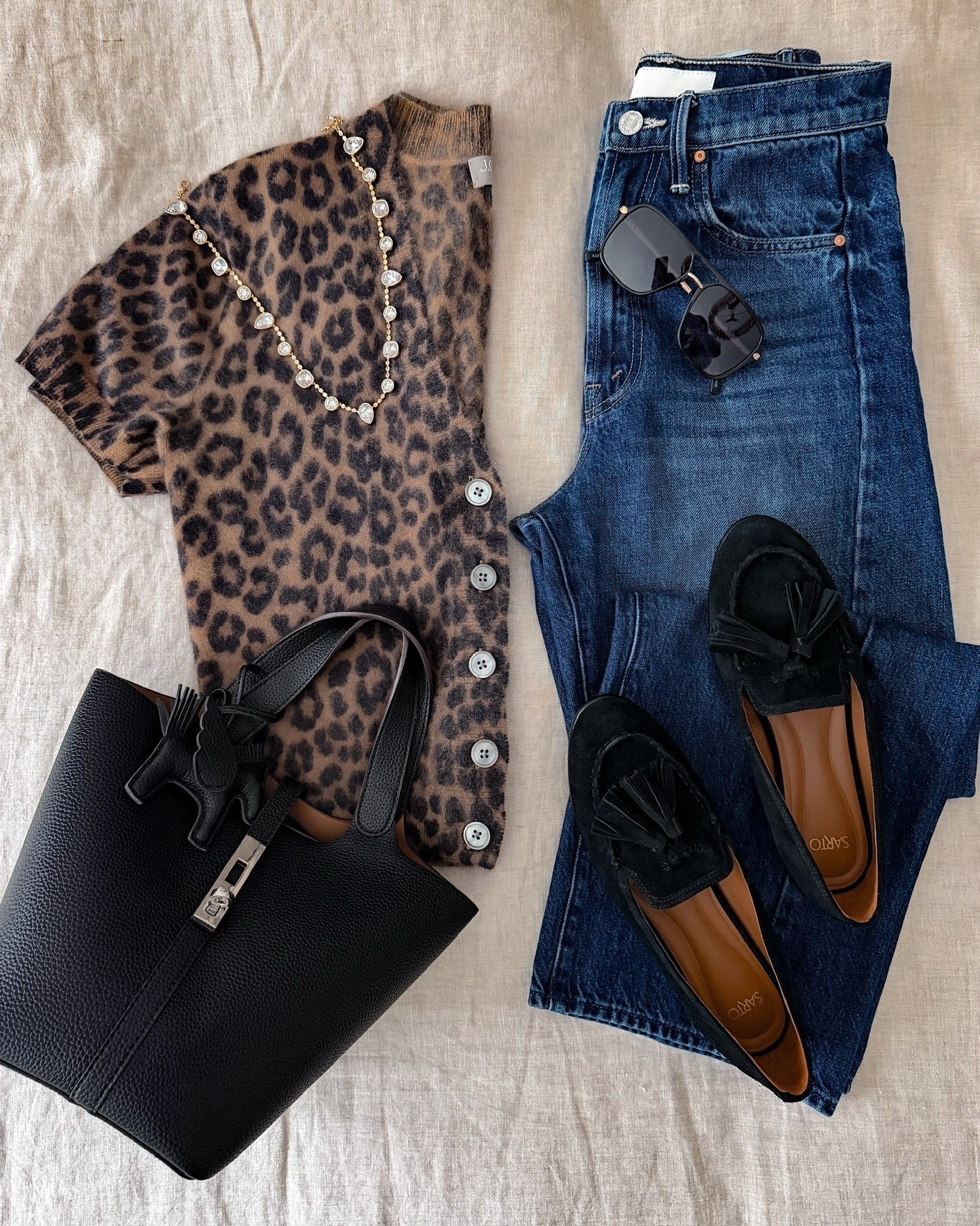 Chic fall and winter outfit inspo, short sleeve leopard sweater, loafers, barrel jeans, Amazon purse, annabrstyle

#LTKOver40 #LTKootd #LTKSeasonal