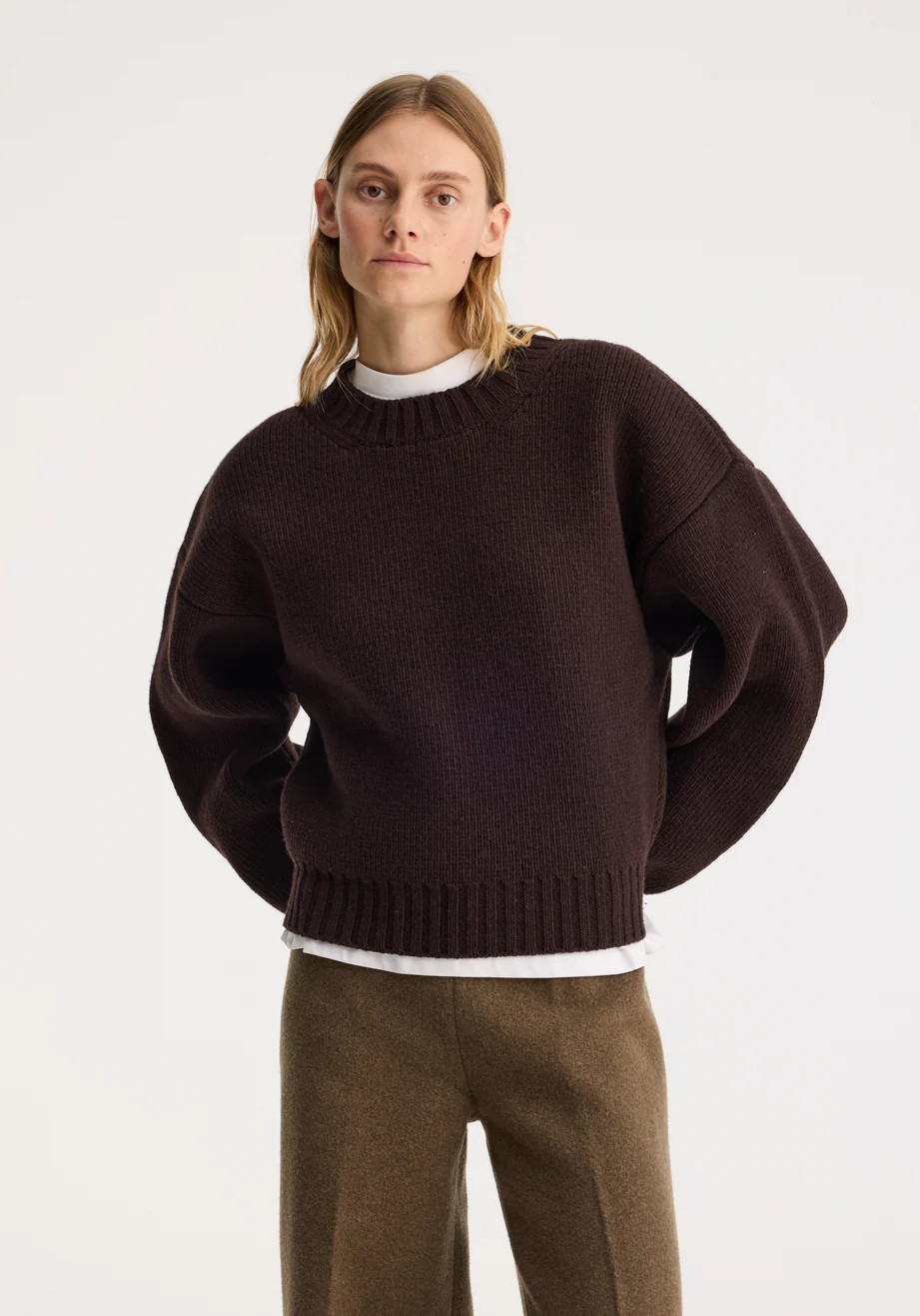 compact crewneck jumper | dark brown | Rohe