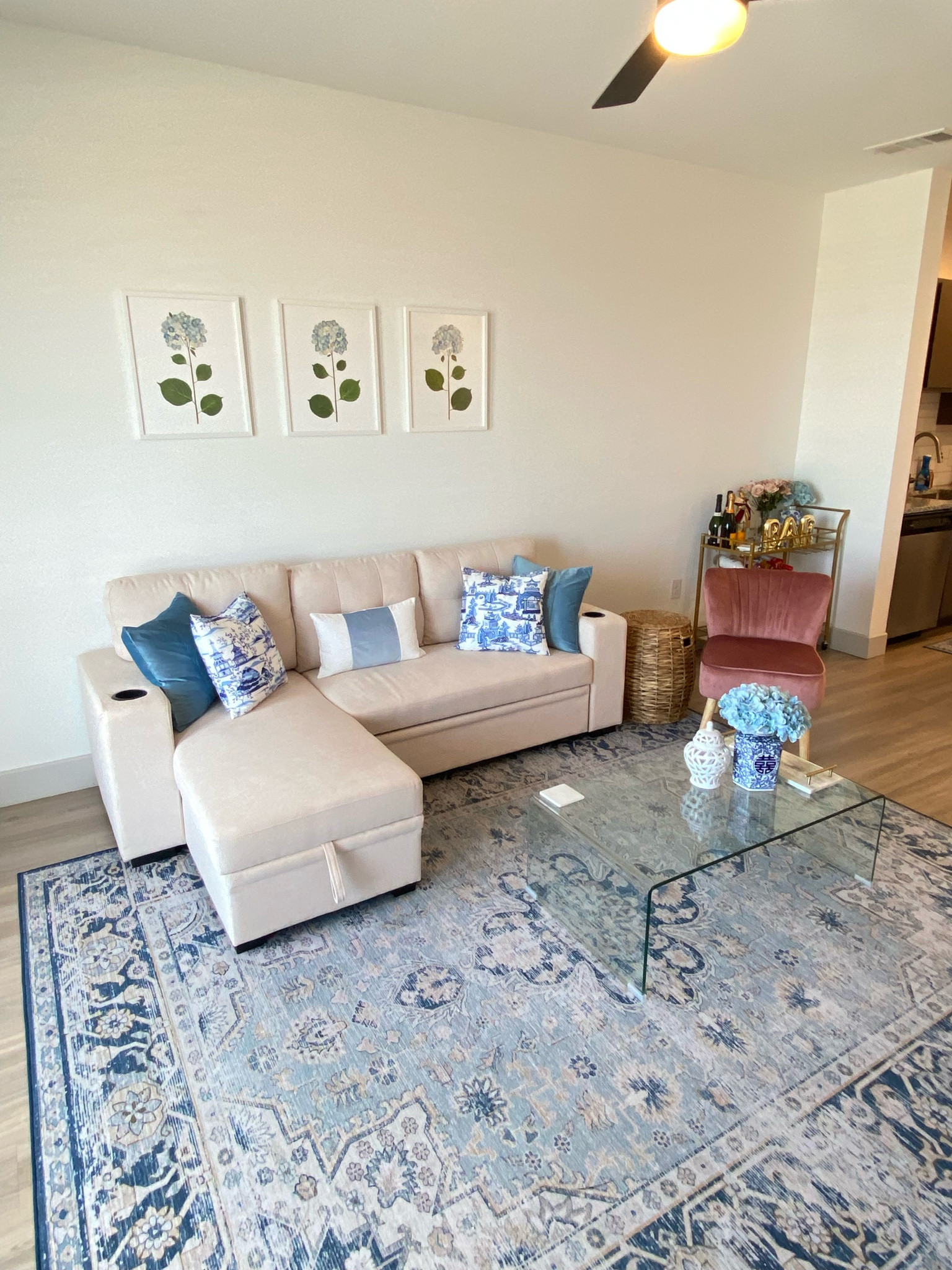 Coastal Grandmillennial living room


#LTKhome #LTKunder50 #LTKunder100