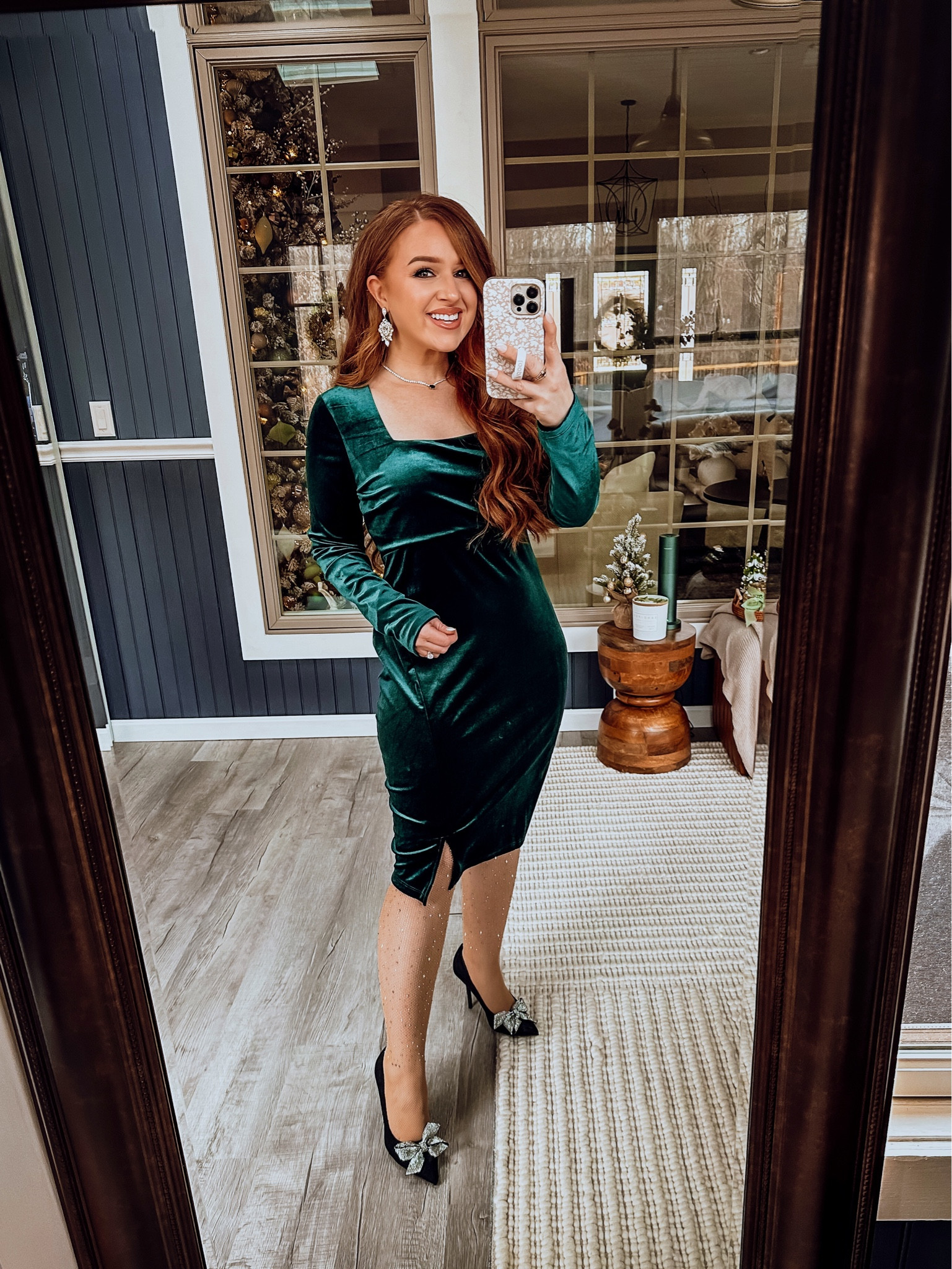 Punk blush velvet green holiday dress in size medium! Comes in maternity and women’s ! 

Code: Black Friday 

#LTKCyberWeek #LTKSeasonal #LTKHoliday